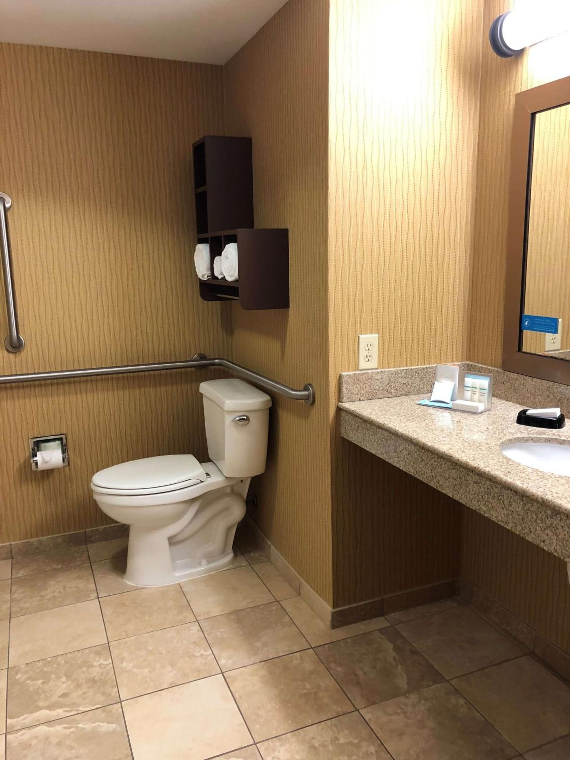 Hampton Inn and Suites Woodstock, Virginia gallery photo in Woodstock, VA — image 18