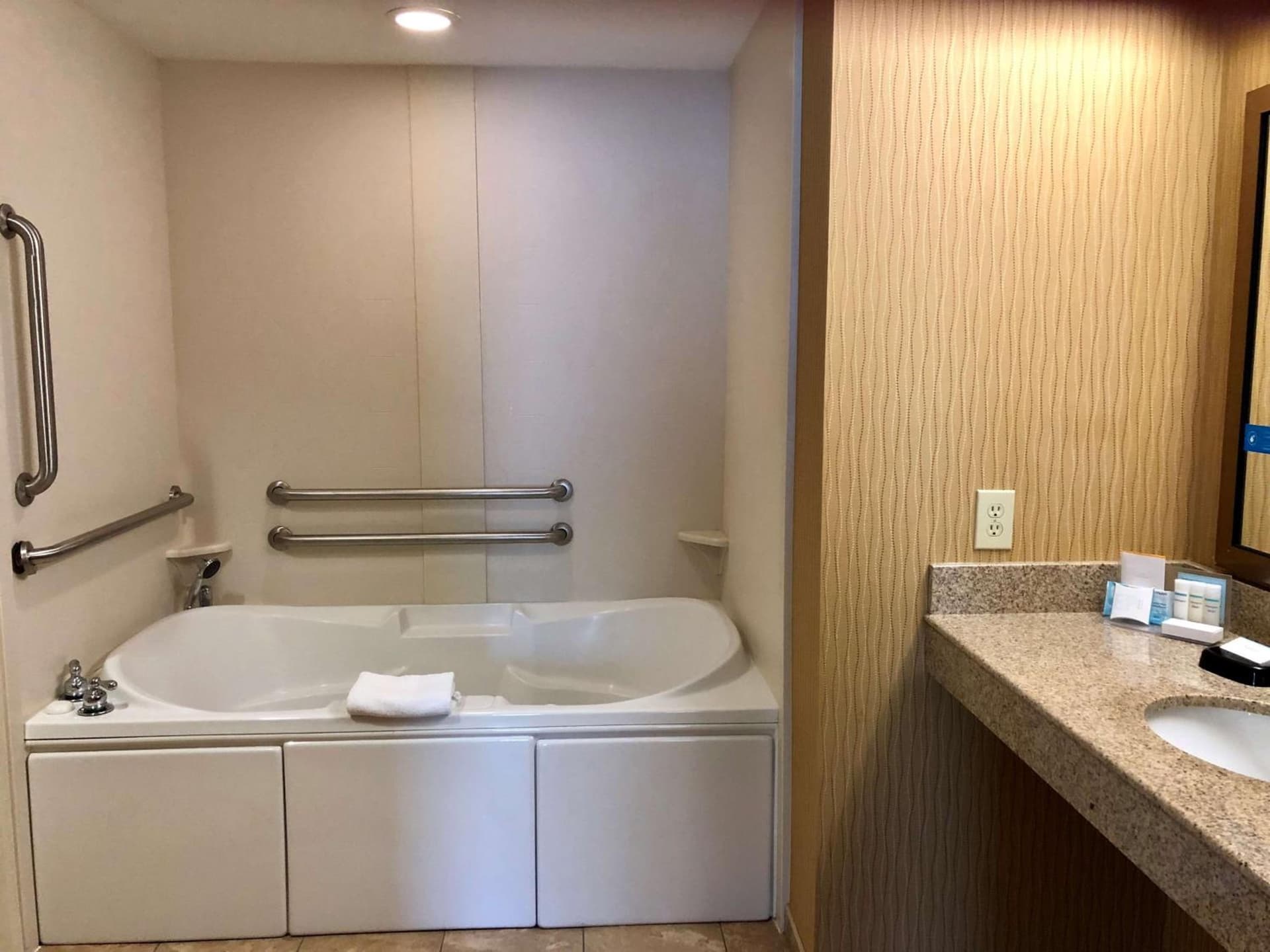 Hampton Inn and Suites Woodstock, Virginia gallery photo in Woodstock, VA — image 24