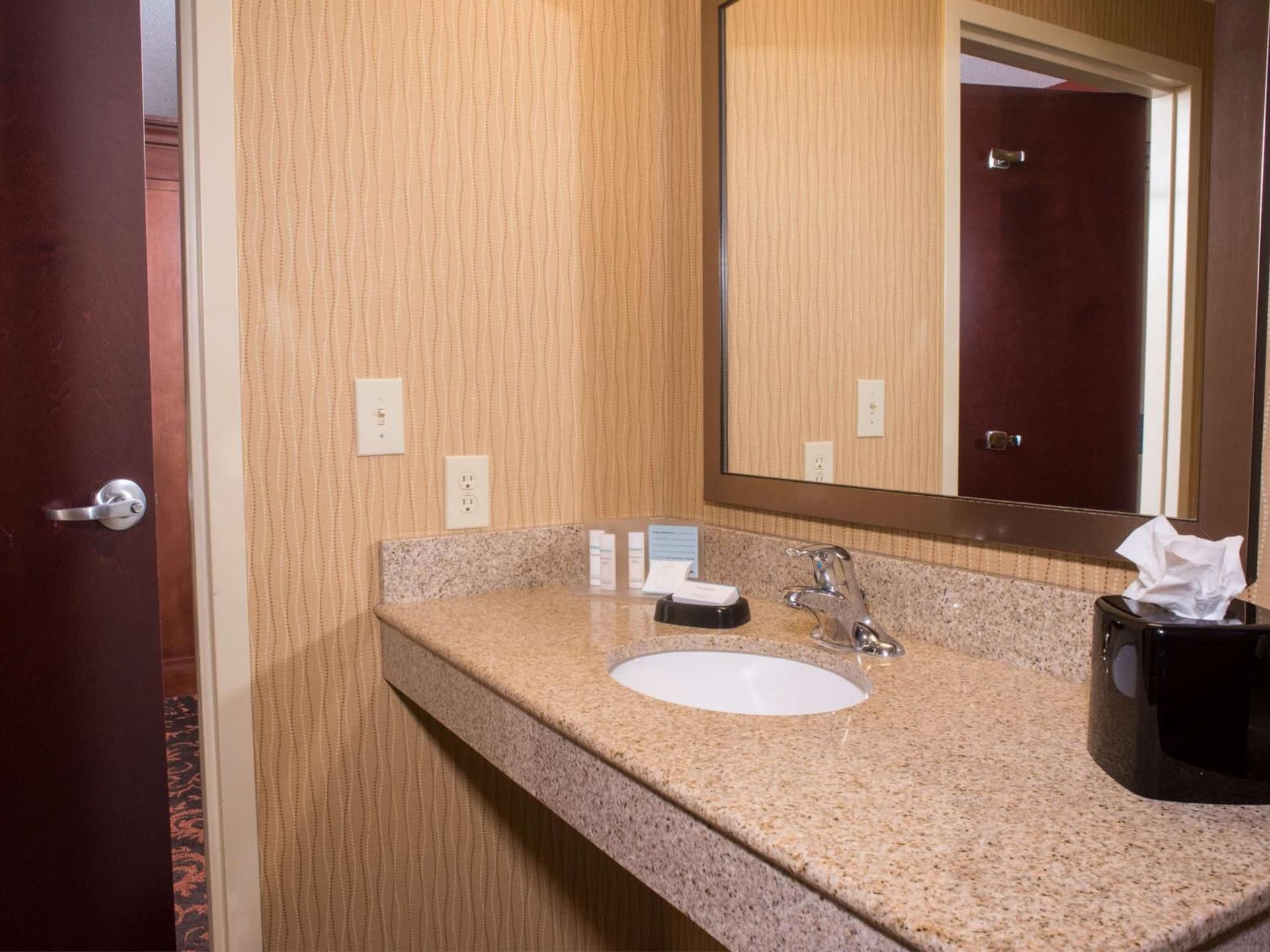 Hampton Inn and Suites Woodstock, Virginia gallery photo in Woodstock, VA — image 75