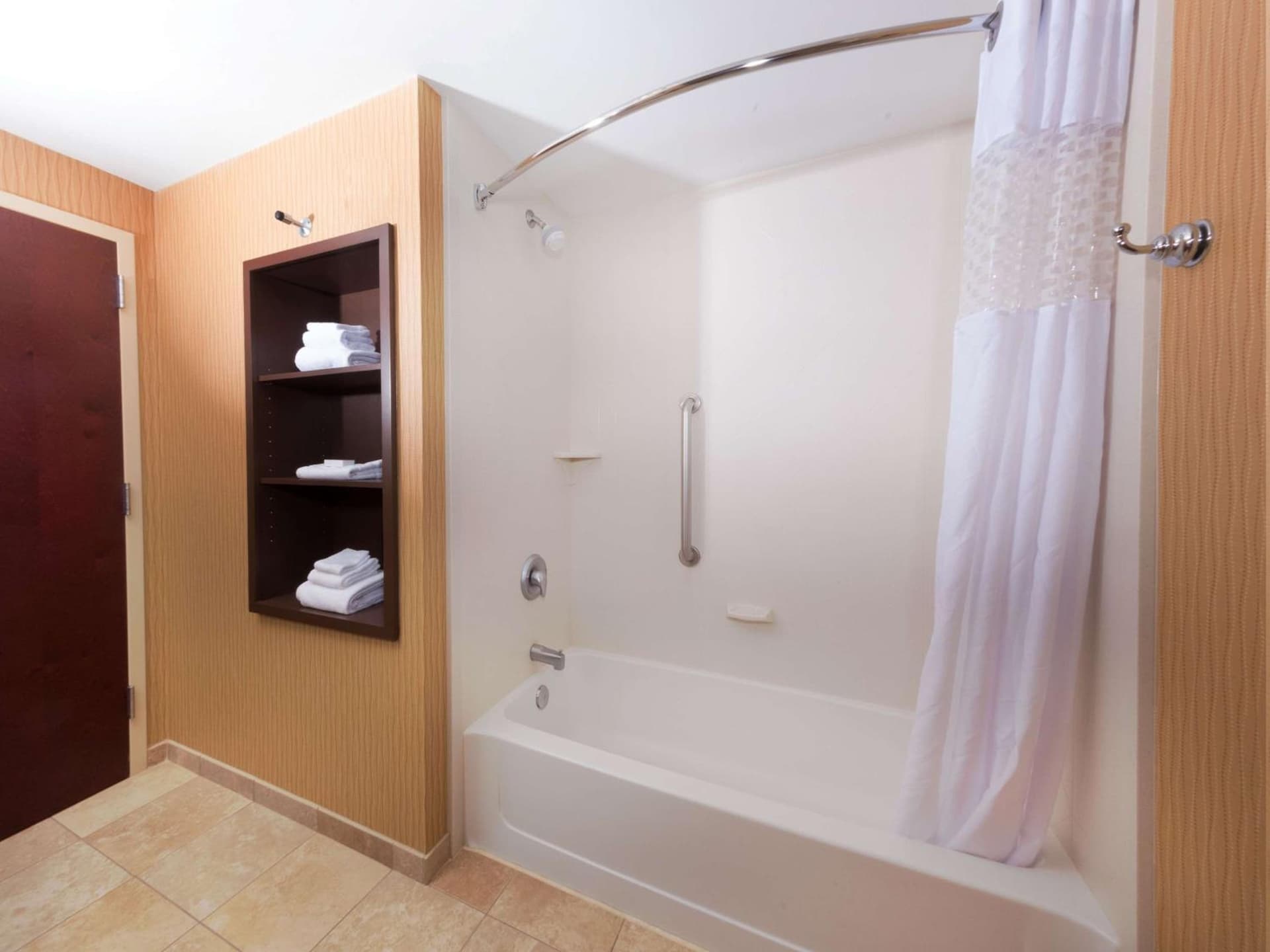 Hampton Inn and Suites Woodstock, Virginia gallery photo in Woodstock, VA — image 87