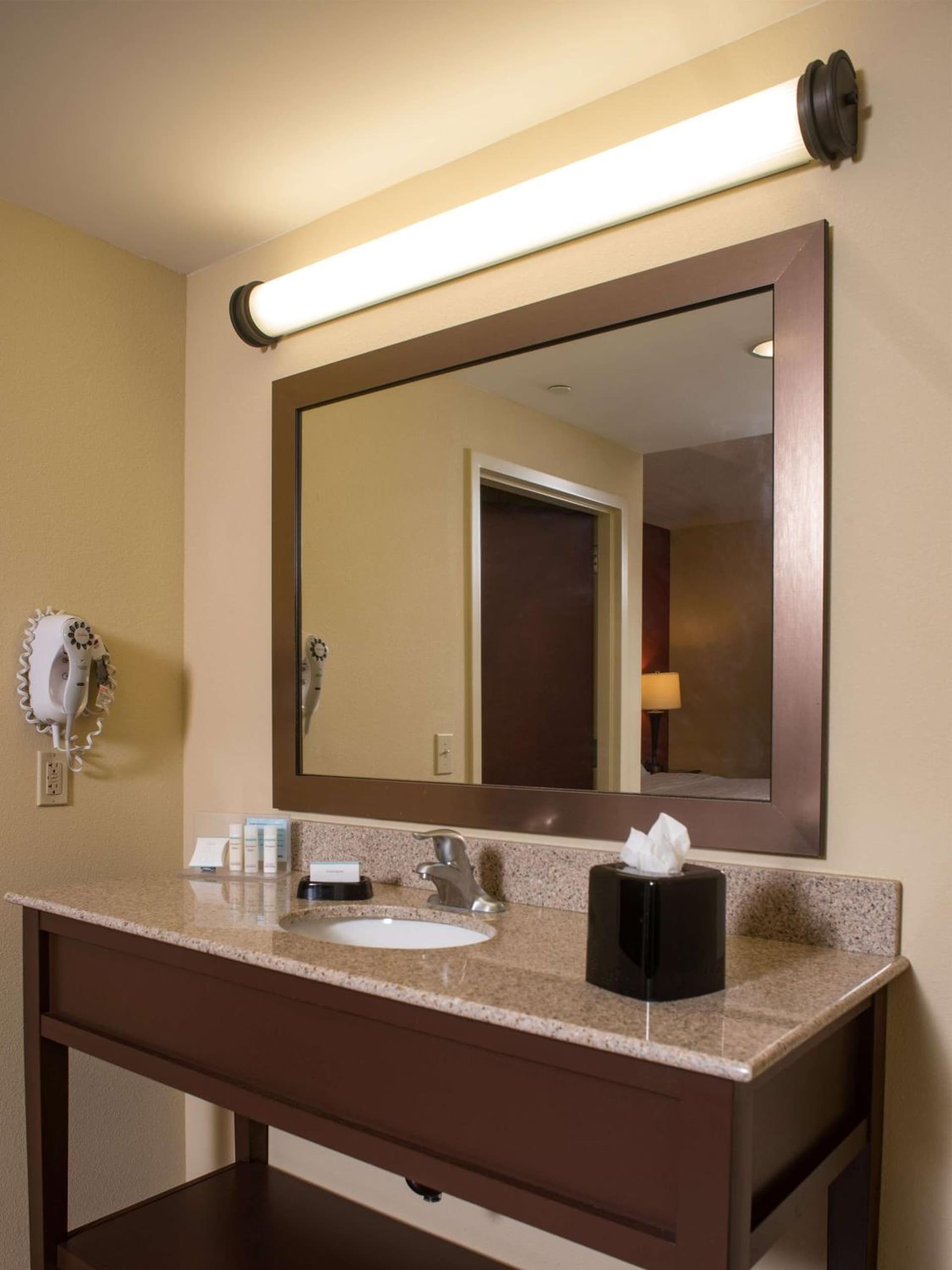 Hampton Inn and Suites Woodstock, Virginia gallery photo in Woodstock, VA — image 69