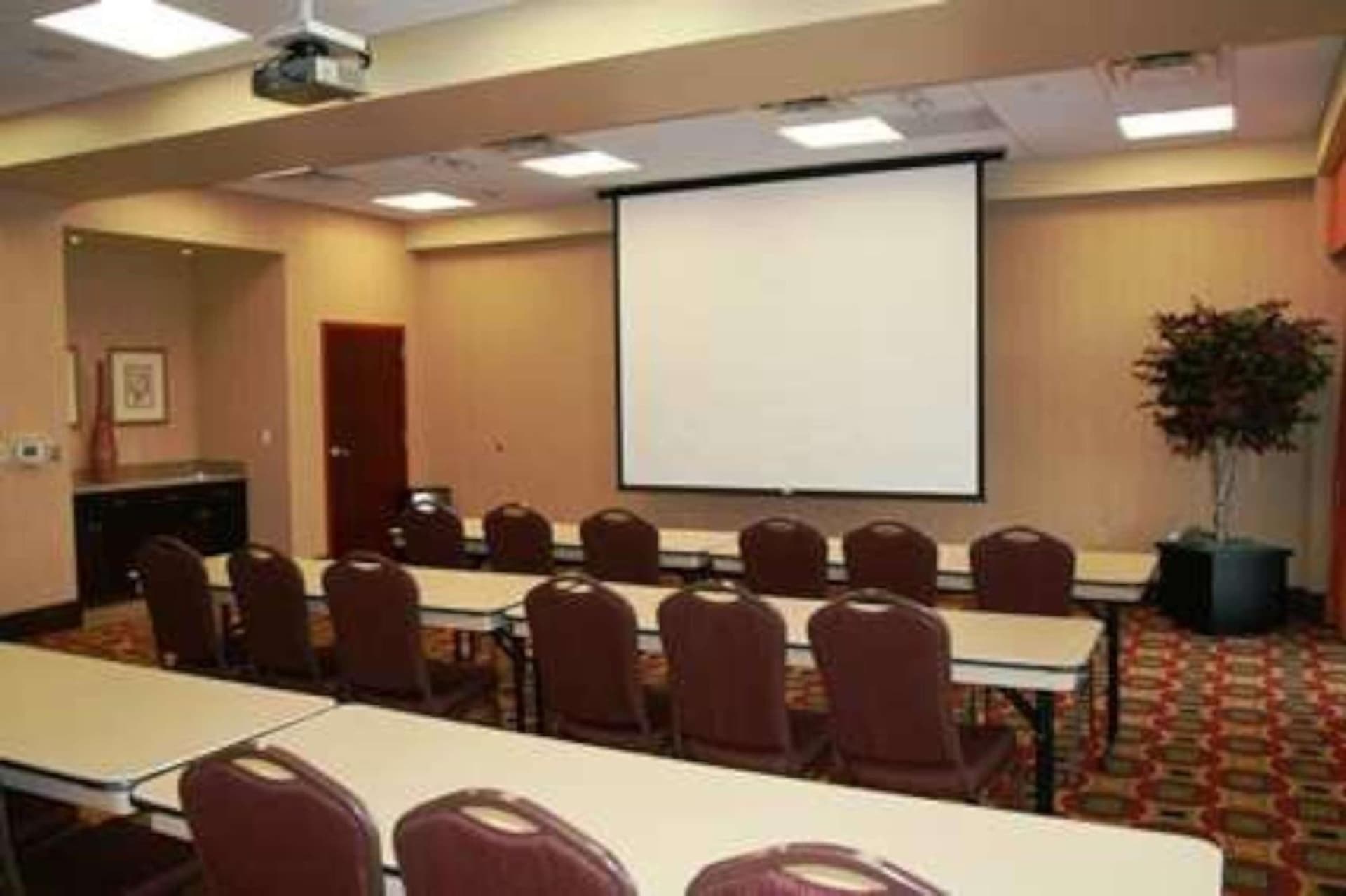 Hampton Inn and Suites Woodstock, Virginia gallery photo in Woodstock, VA — image 57