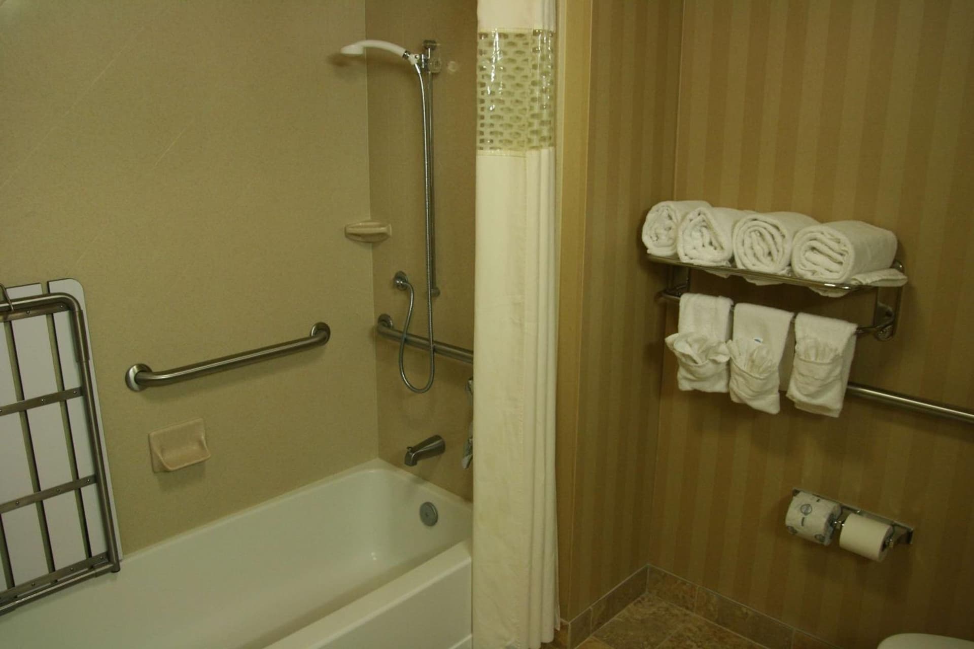 Hampton Inn & Suites Mobile Providence Park/Airport gallery photo in Mobile, AL — image 10