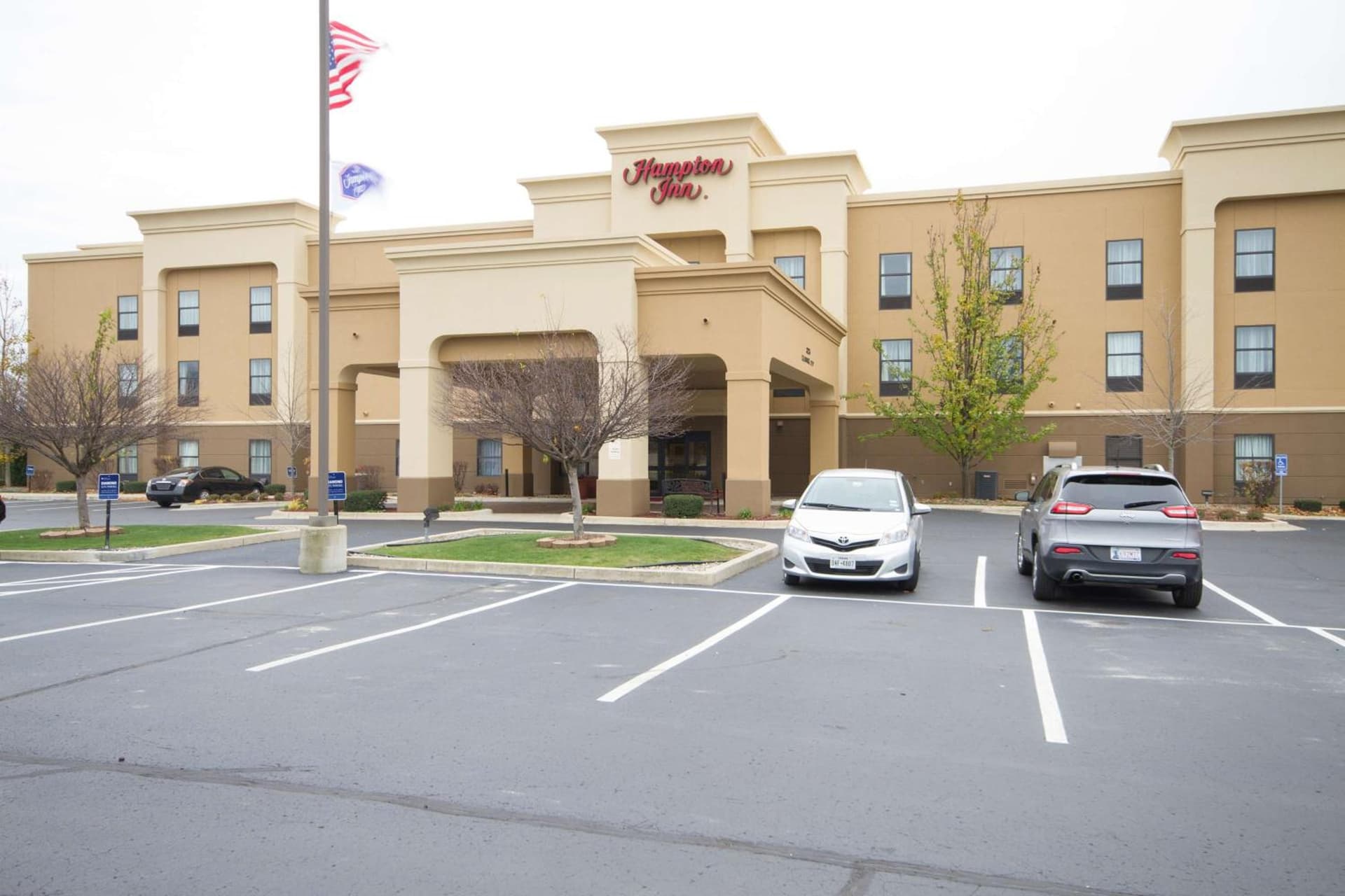 Hampton Inn Marshall interior in Marshall, MI — gallery photo 2