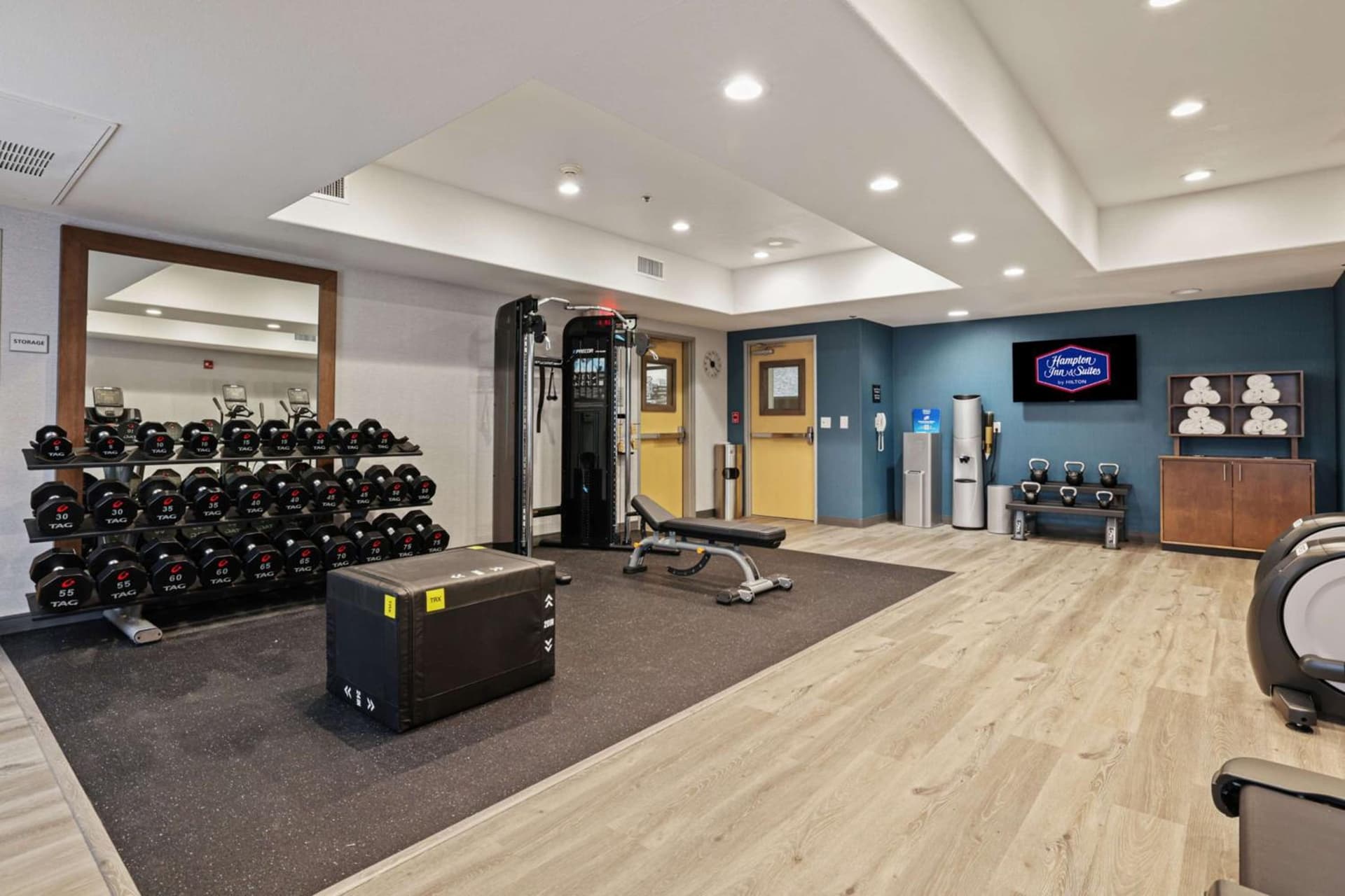 Hampton Inn & Suites Modesto - Salida interior in Modesto, CA — gallery photo 2