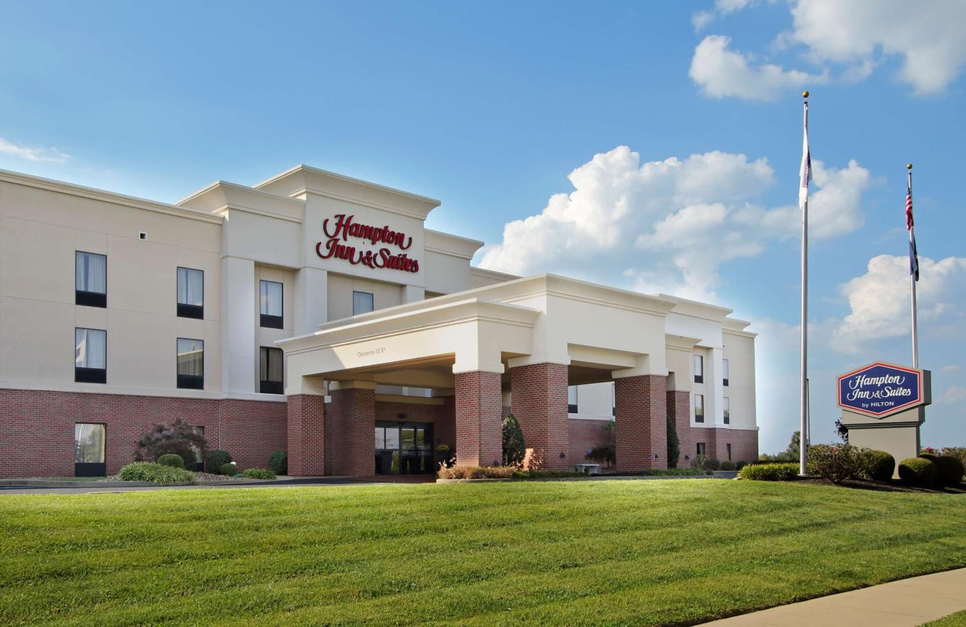 Hampton Inn & Suites Madisonville interior in Madisonville, KY — gallery photo 2