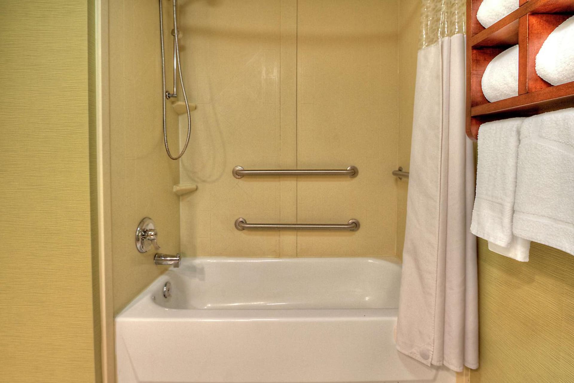 Hampton Inn New Bern gallery photo in New Bern, NC — image 38
