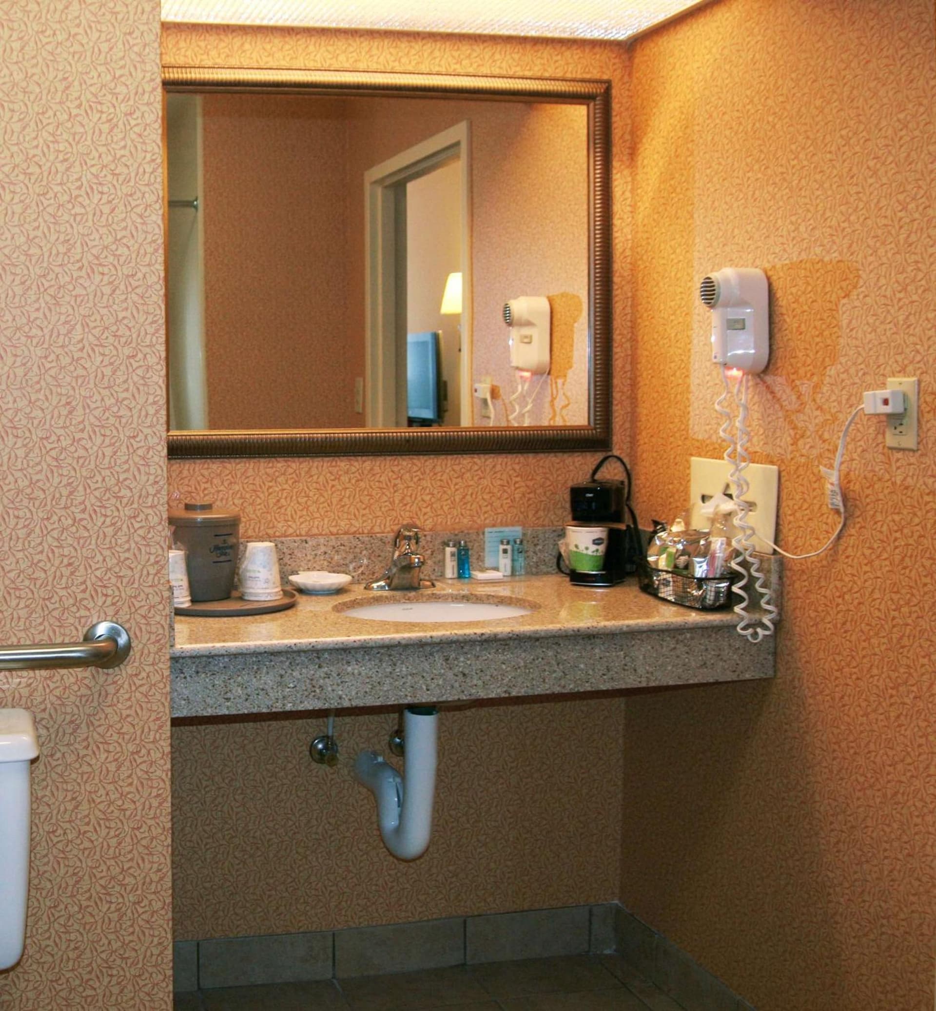 Hampton Inn New Bern gallery photo in New Bern, NC — image 26