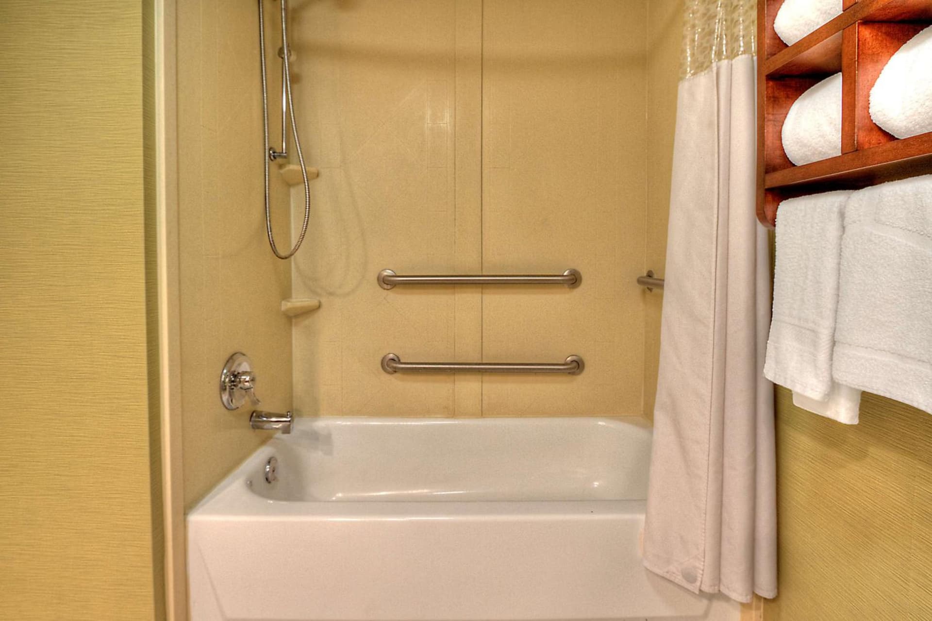 Hampton Inn New Bern gallery photo in New Bern, NC — image 58
