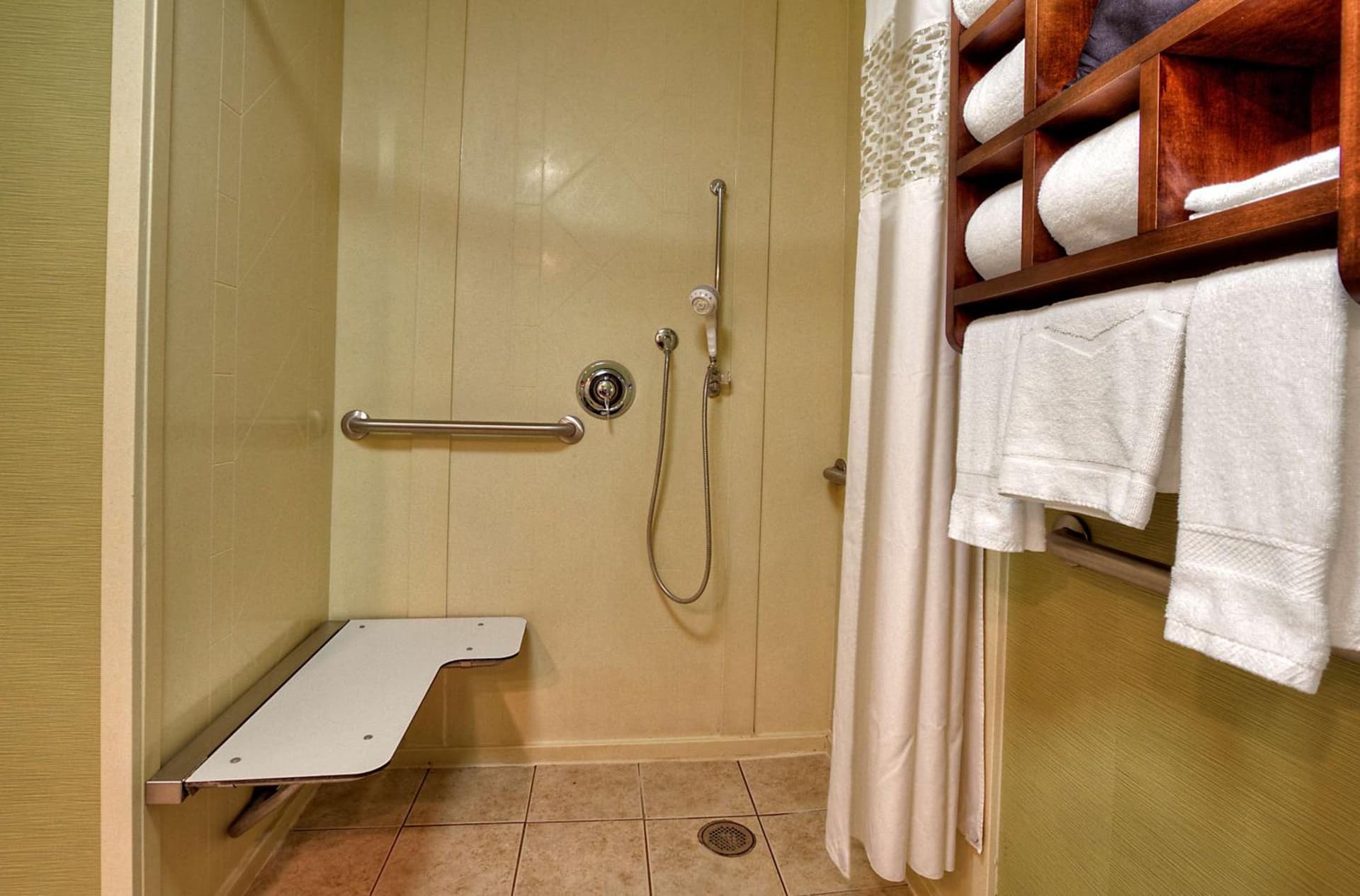Hampton Inn New Bern gallery photo in New Bern, NC — image 43