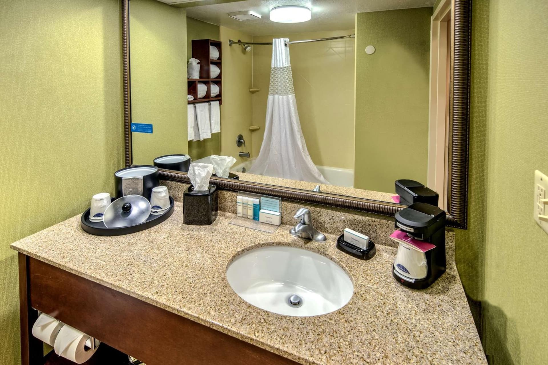 Hampton Inn New Bern gallery photo in New Bern, NC — image 9