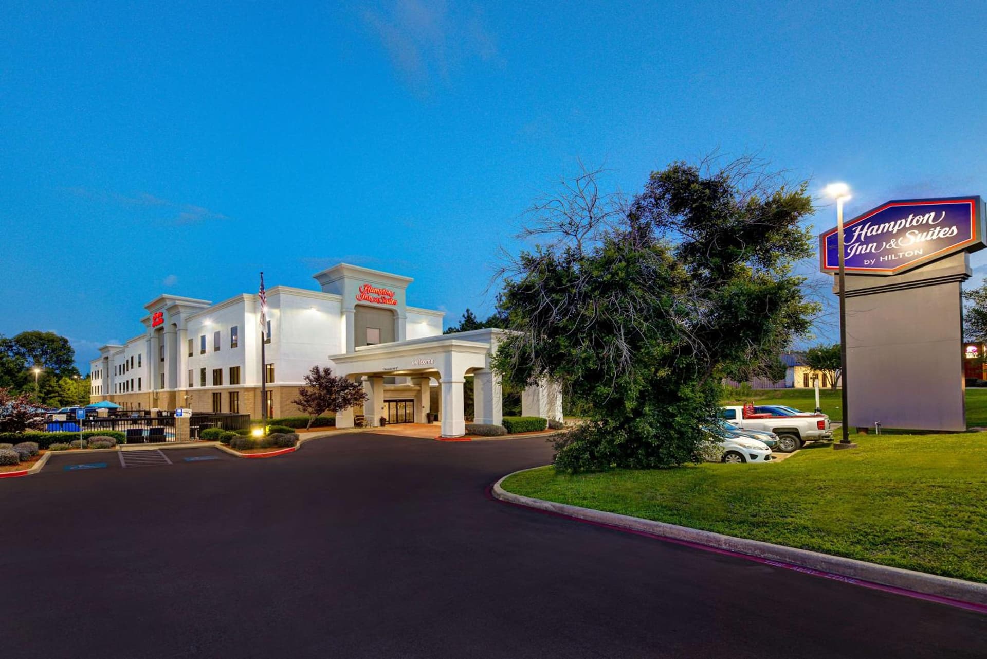 Hampton Inn & Suites Nacogdoches interior in Nacogdoches, TX — gallery photo 2