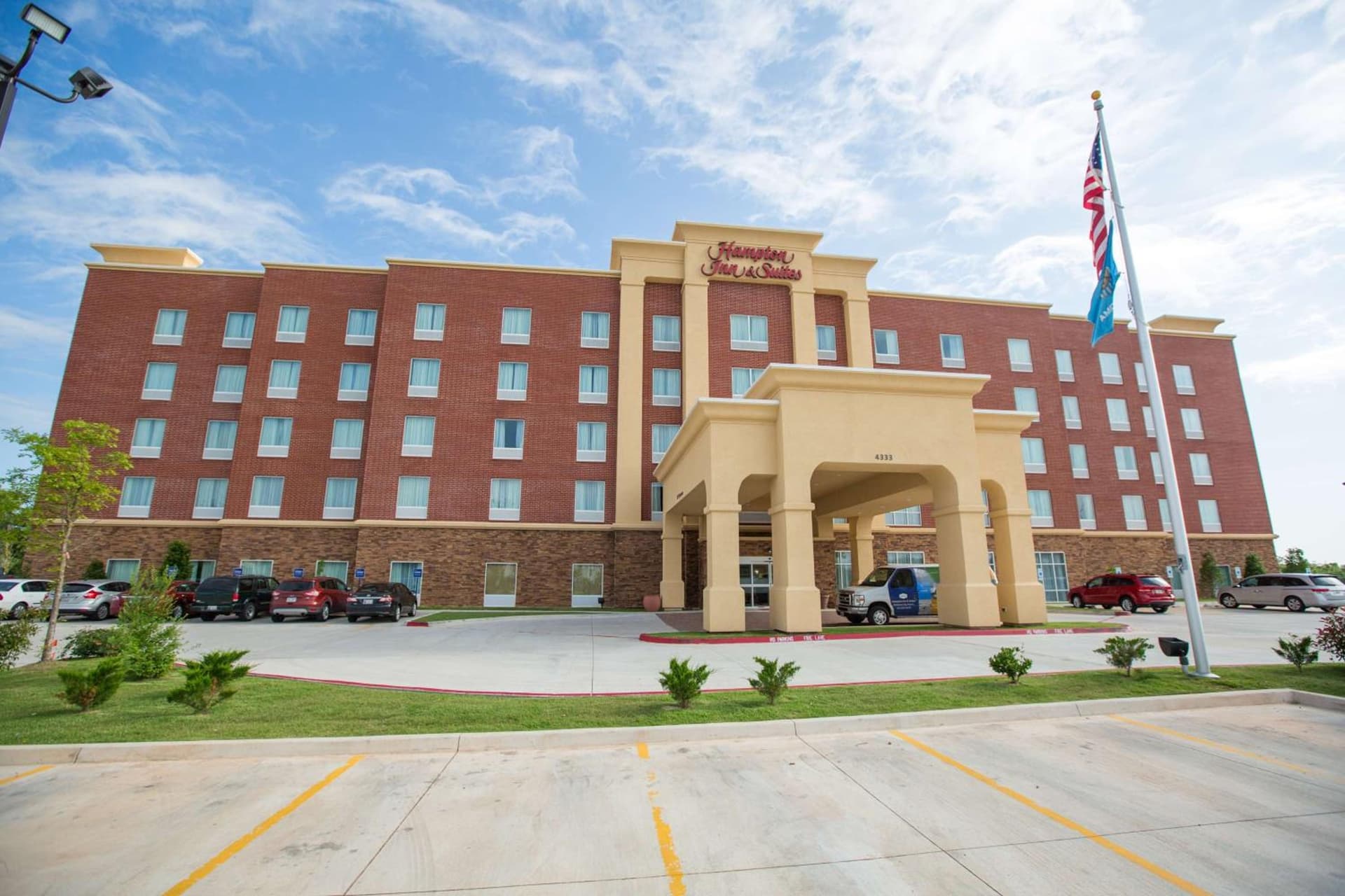 Hampton Inn & Suites Oklahoma City Airport interior in Oklahoma City, OK — gallery photo 2