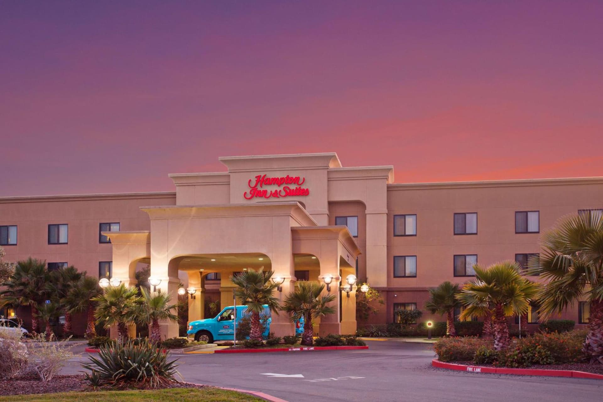 Hampton Inn & Suites Oakland Airport-Alameda interior in Alameda, CA — gallery photo 2