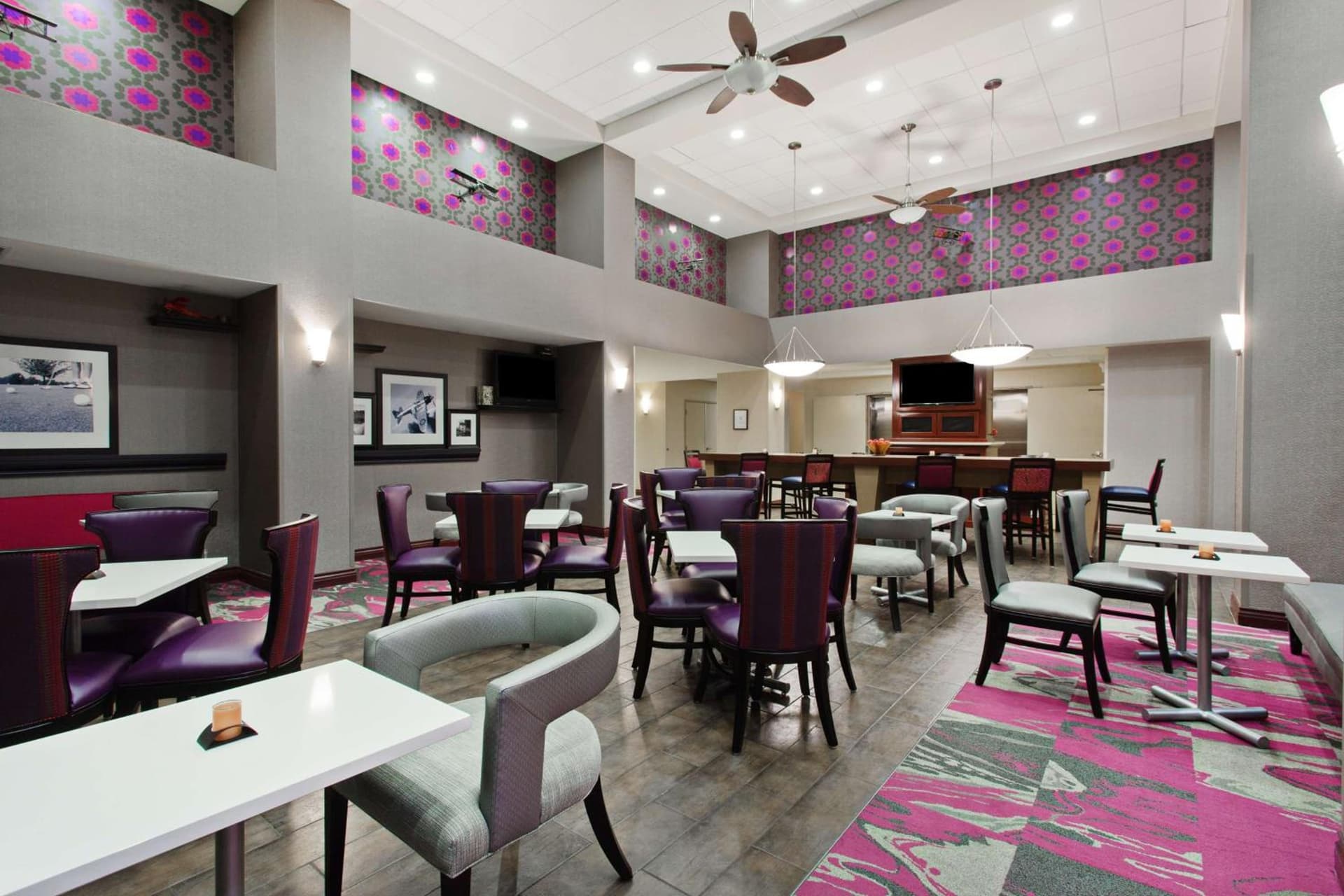 Hampton Inn & Suites Dallas Downtown property photo 10 of 32 in Dallas, Texas