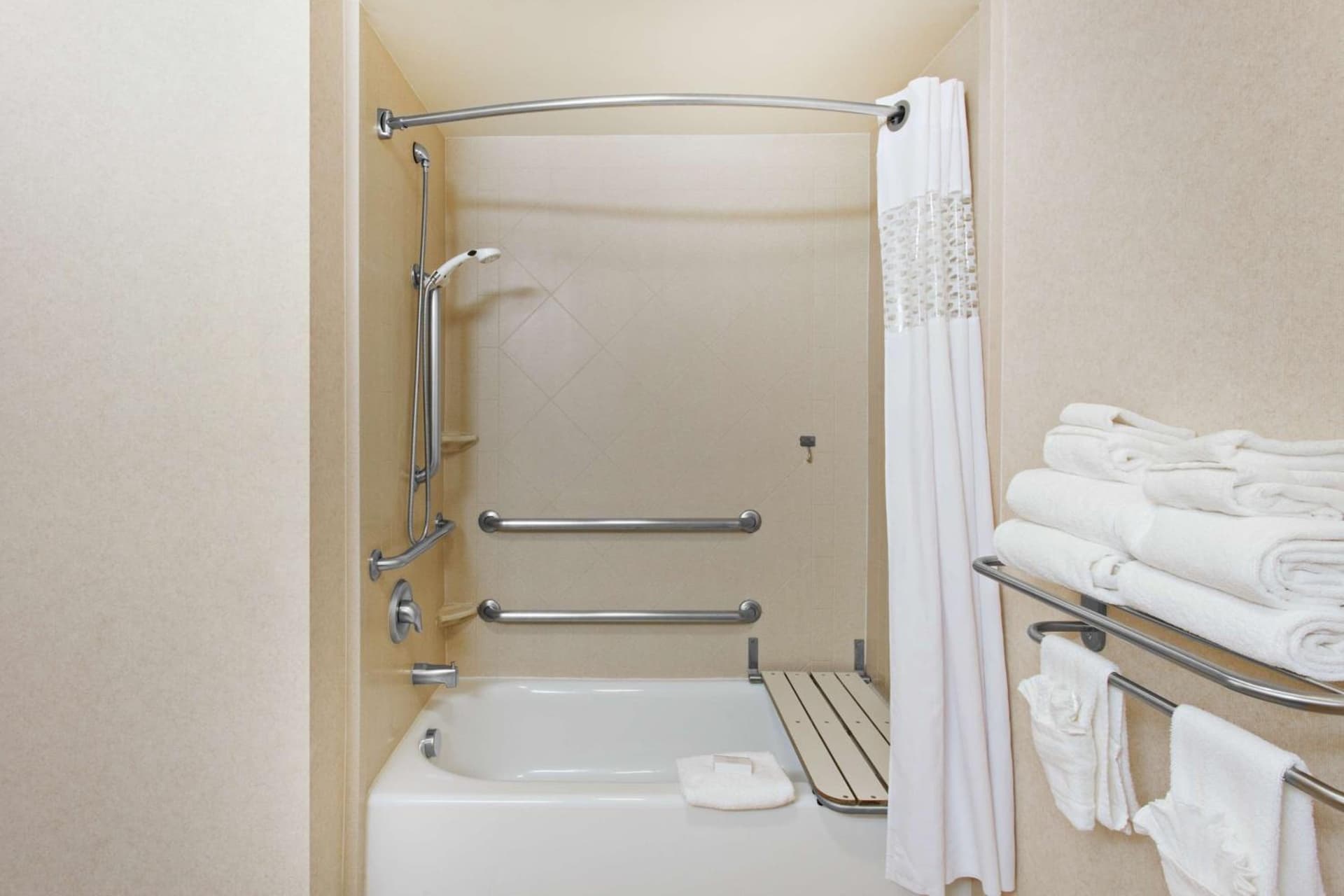 Hampton Inn & Suites Dallas Downtown property photo 29 of 32 in Dallas, Texas