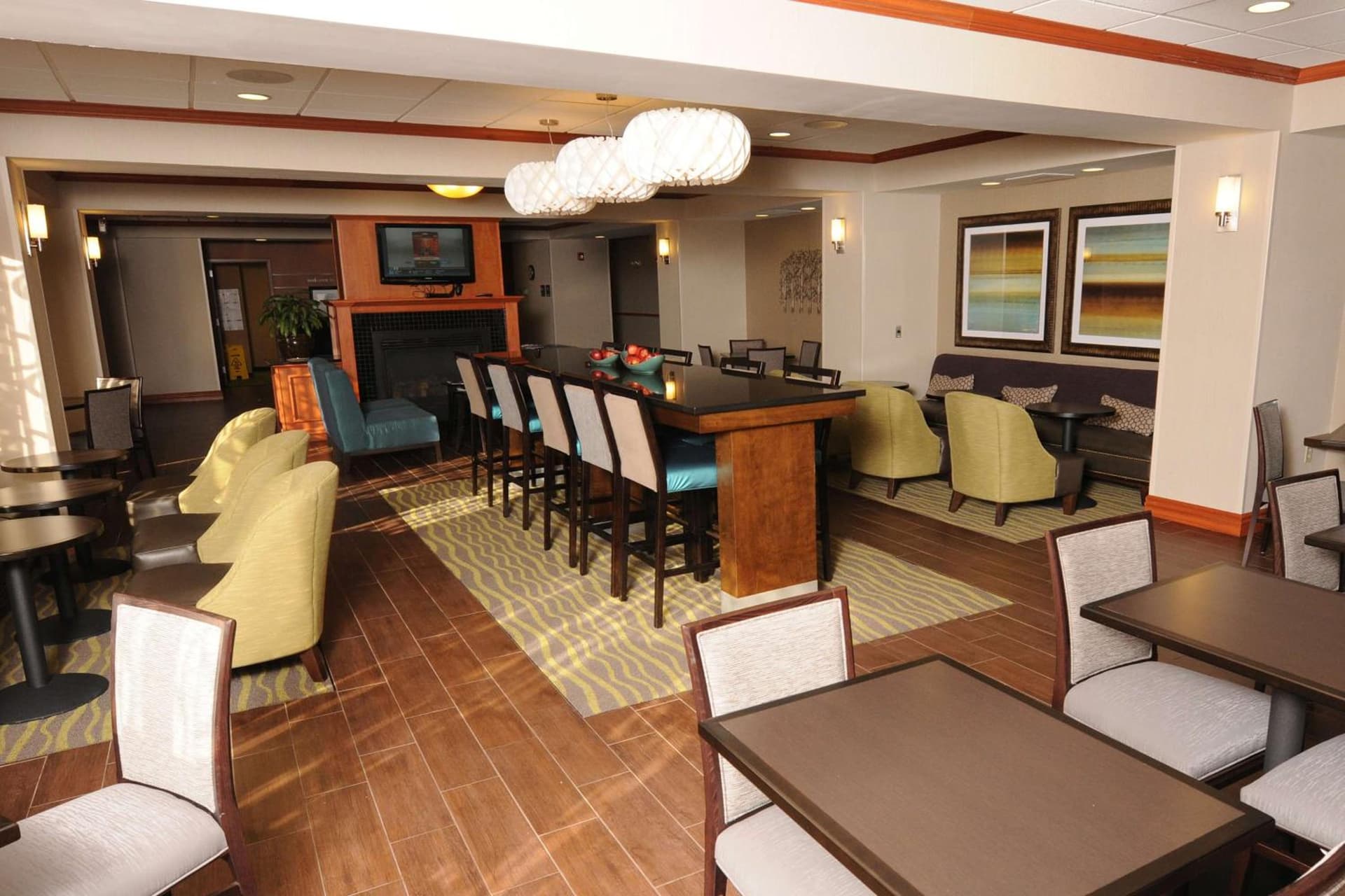 Newly Renovated Hampton Inn Omaha West Lakeside property views in Omaha, NE — gallery photo 3