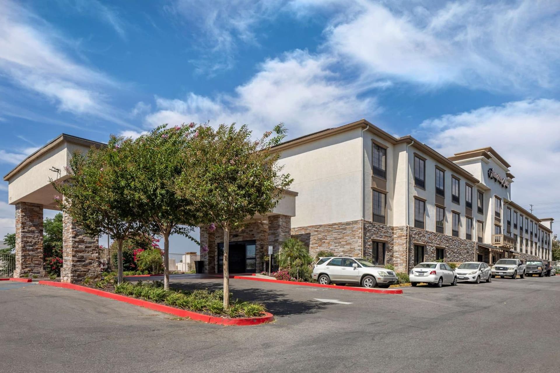 Hampton Inn Norco/Corona interior in Norco, CA — gallery photo 2