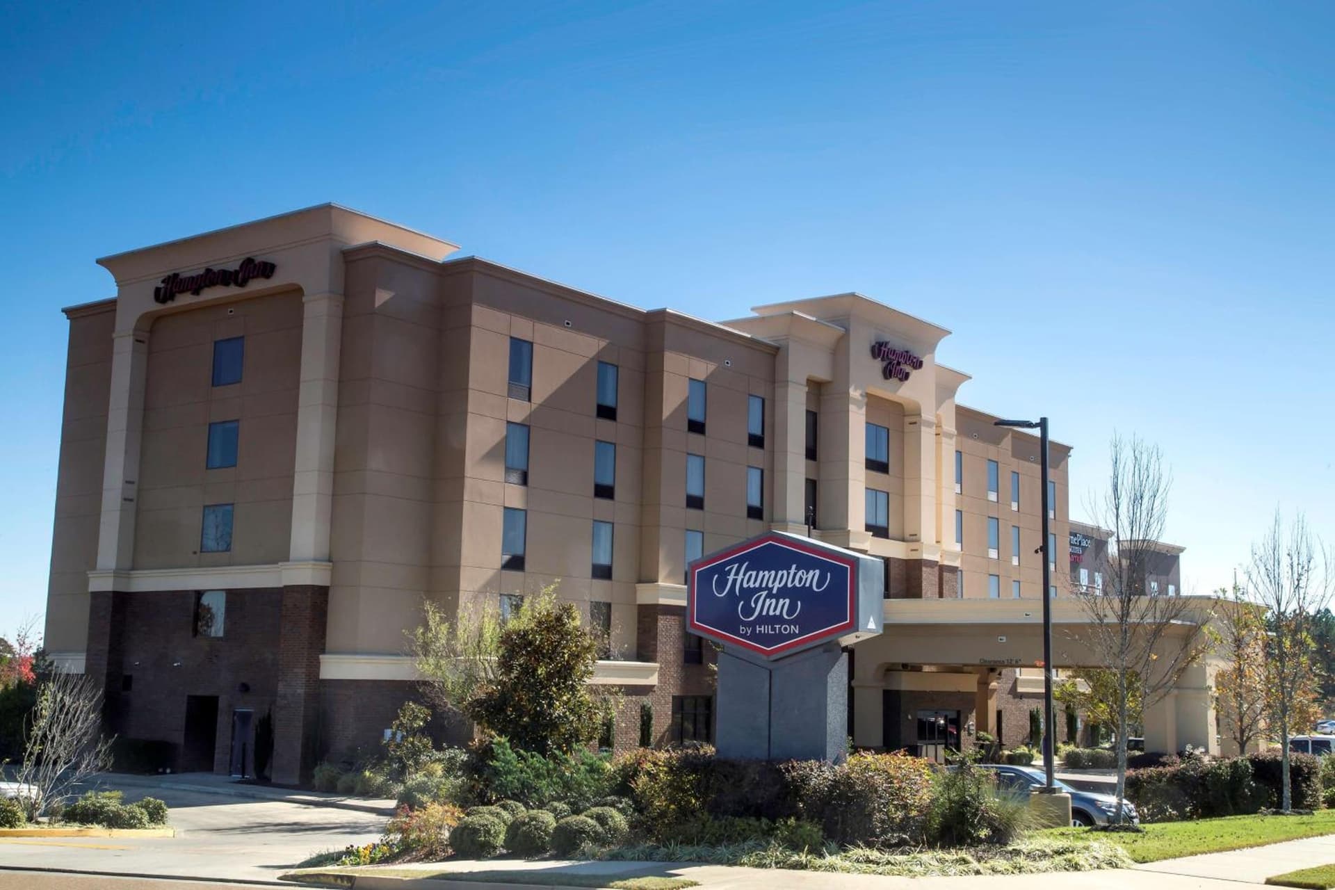 Hampton Inn Oxford/Conference Center interior in Oxford, MS — gallery photo 2