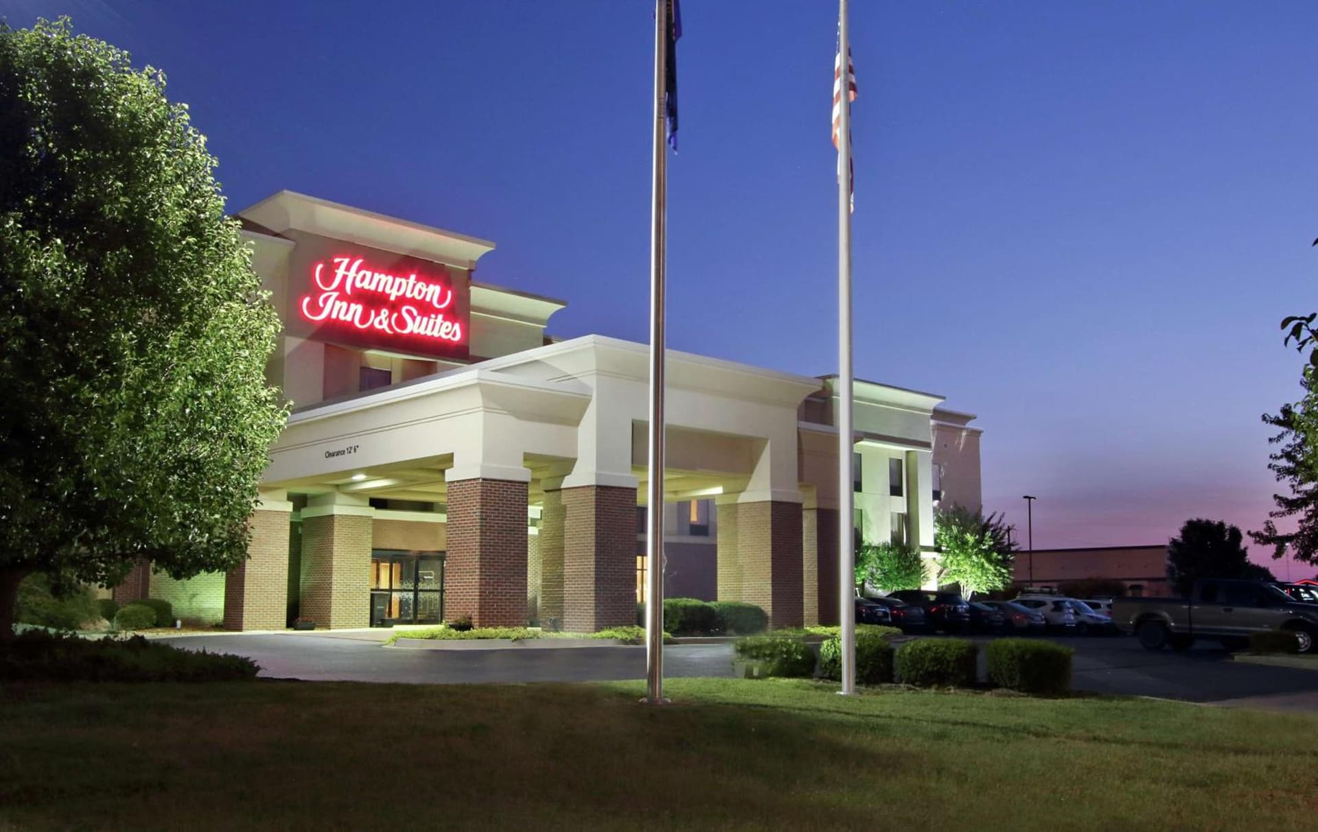 Hampton Inn & Suites Murray interior in Murray, KY — gallery photo 2
