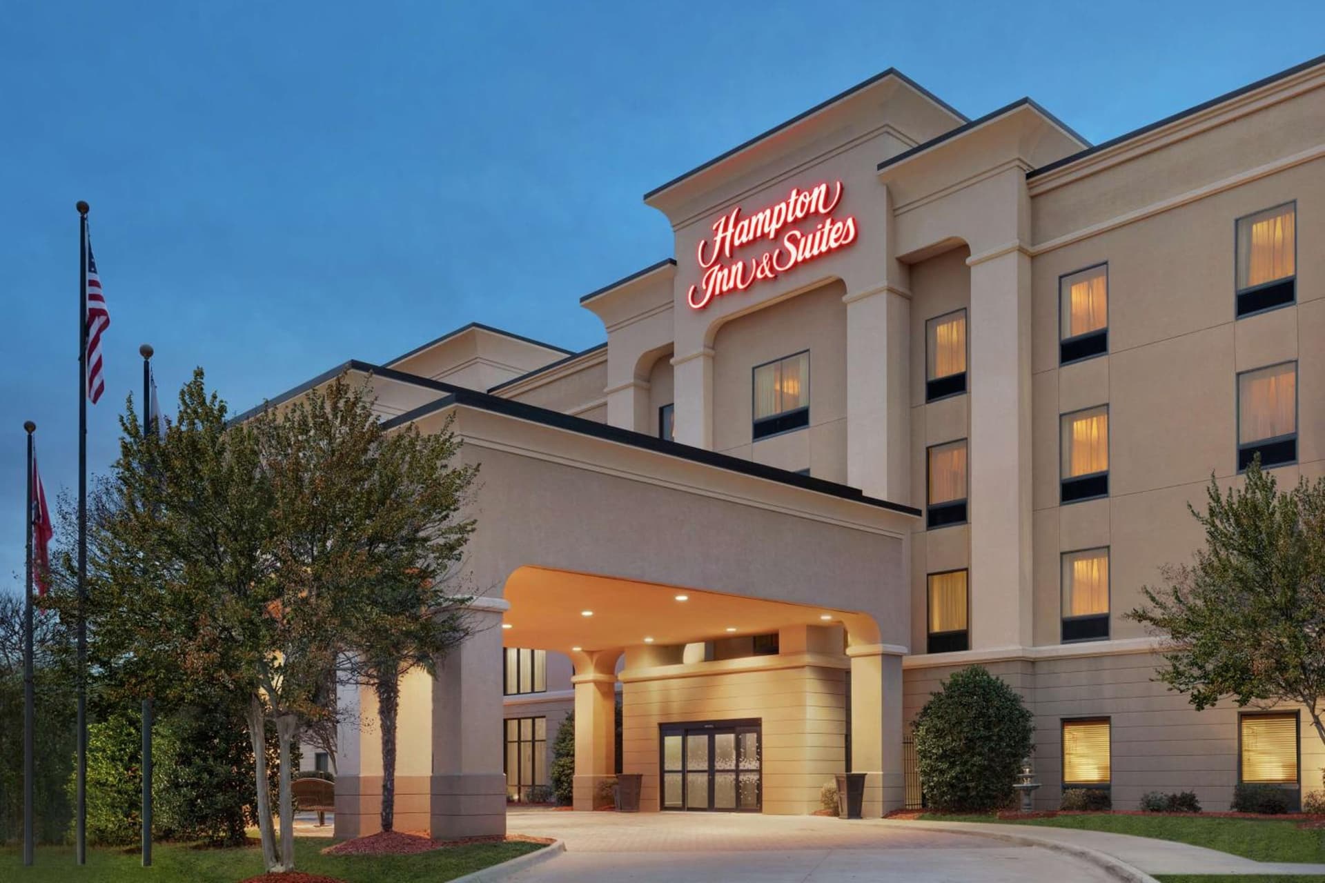 Hampton Inn & Suites Pine Bluff interior in Pine Bluff, AR — gallery photo 2