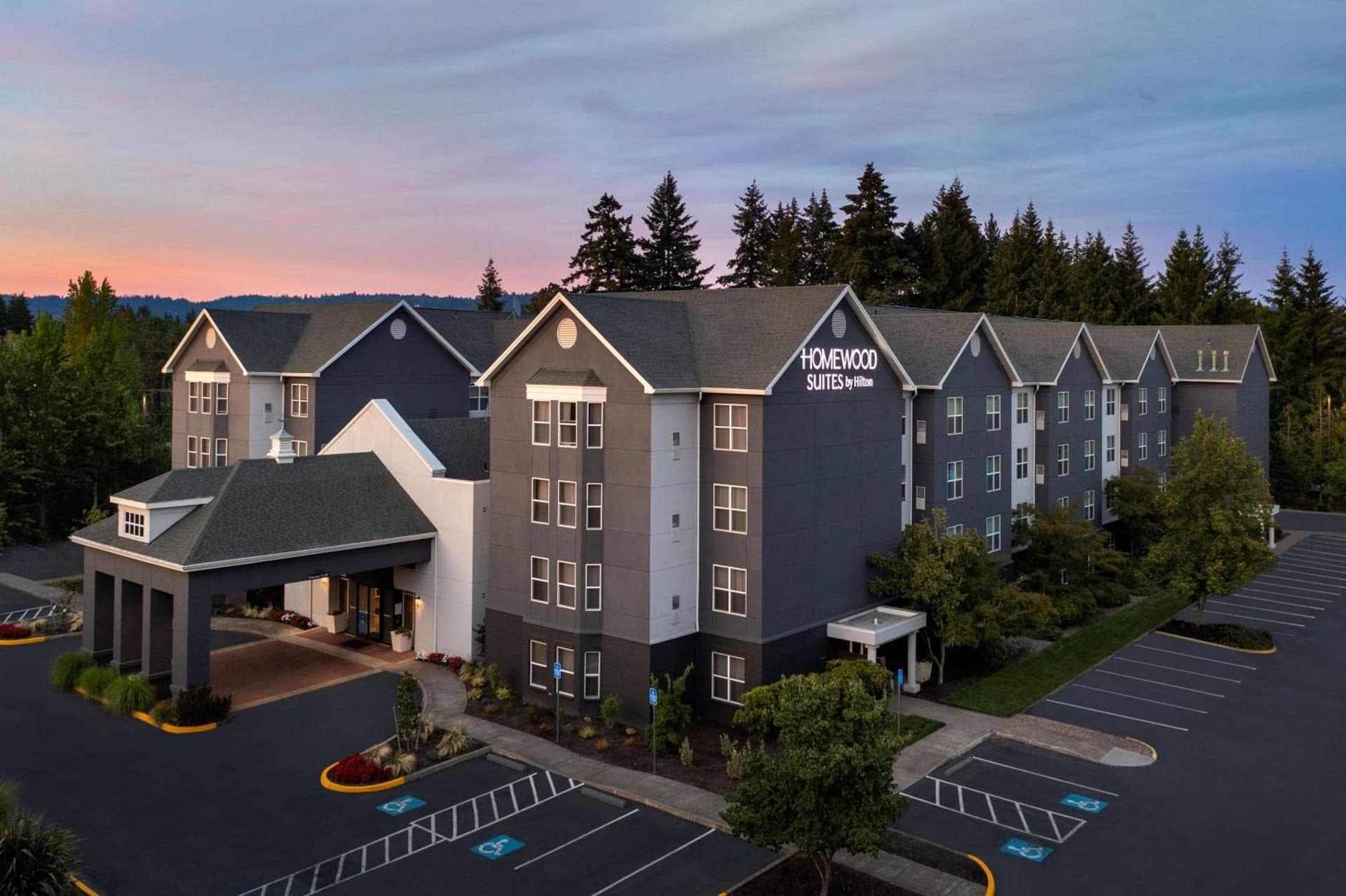 Homewood Suites by Hilton Hillsboro Beaverton interior in Beaverton, OR — gallery photo 2