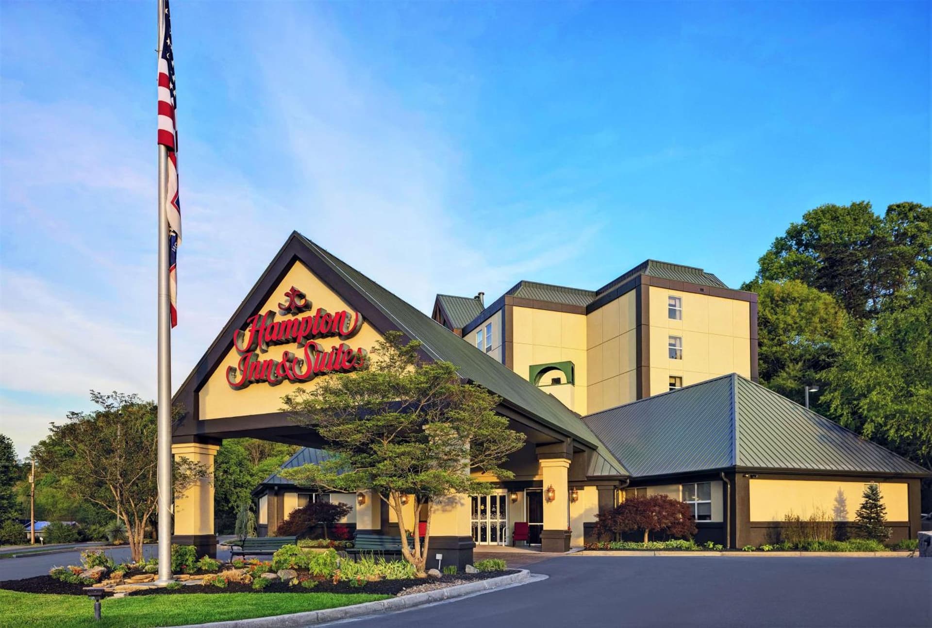 Inn On The Parkway Pigeon Forge interior in Pigeon Forge, TN — gallery photo 2