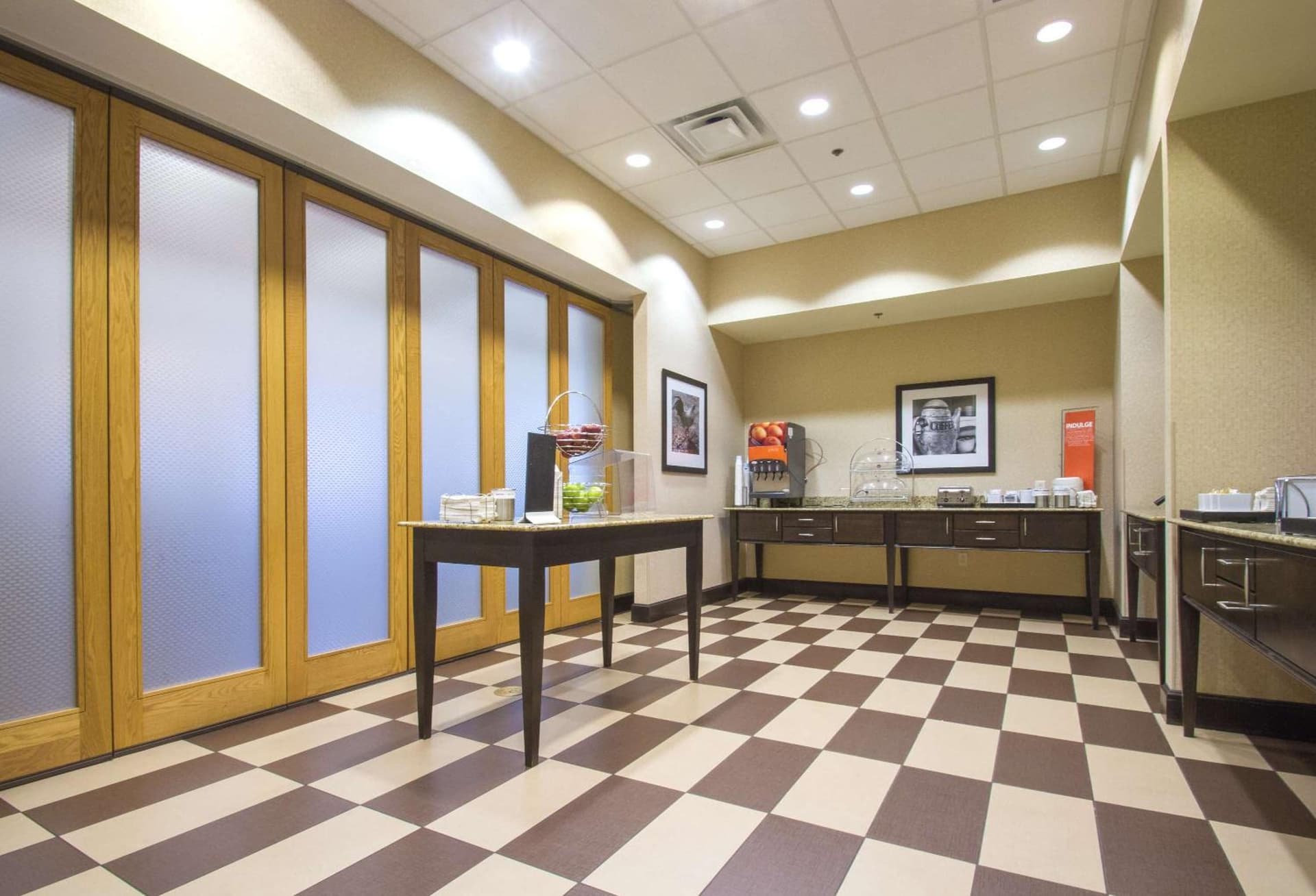 Hampton Inn Greenville interior in Greenville, NC — gallery photo 2