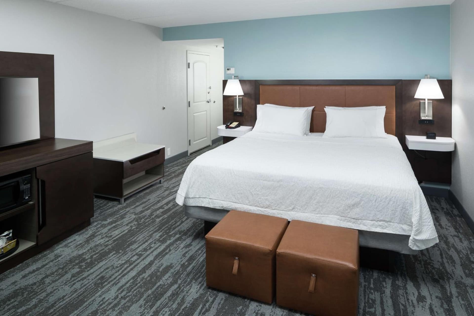Hampton Inn & Suites Panama City Beach-Pier Park Area interior in Panama City Beach, FL — gallery photo 2