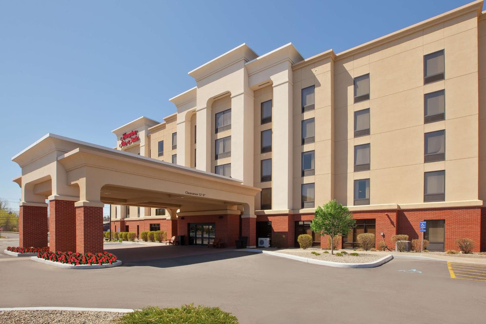 Hampton Inn & Suites Plattsburgh interior in Plattsburgh, NY — gallery photo 2