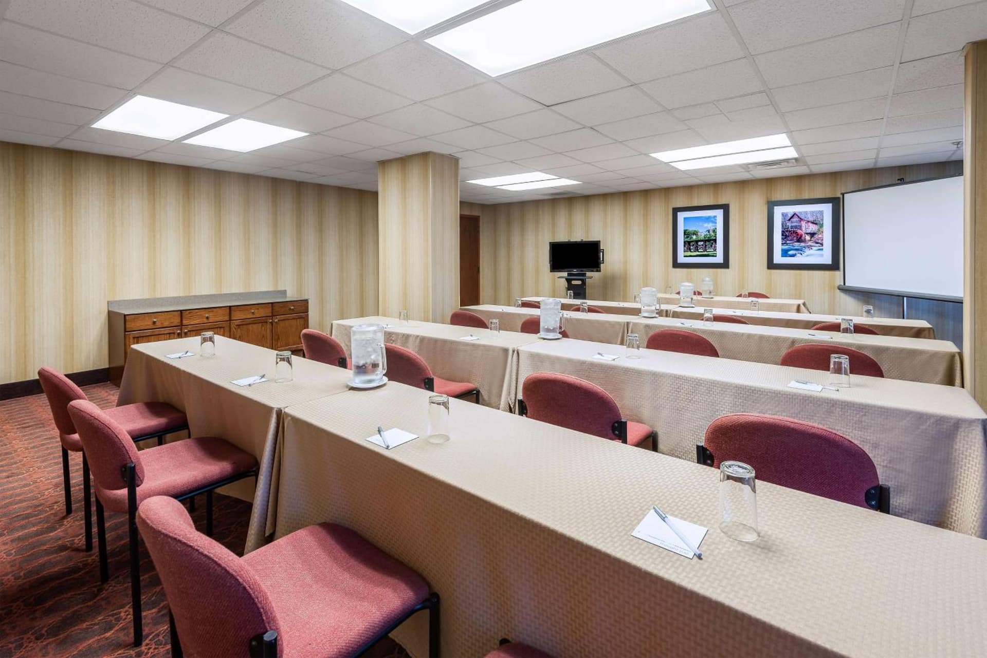 Hampton Inn Parkersburg/Mineral Wells property views in Mineralwells, WV — gallery photo 3