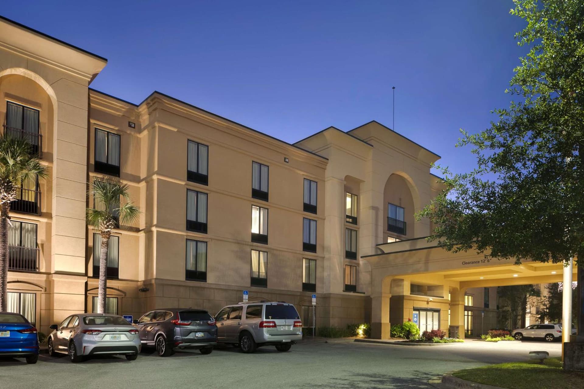 Hampton Inn & Suites Pensacola/Gulf Breeze interior in Gulf Breeze, FL — gallery photo 2