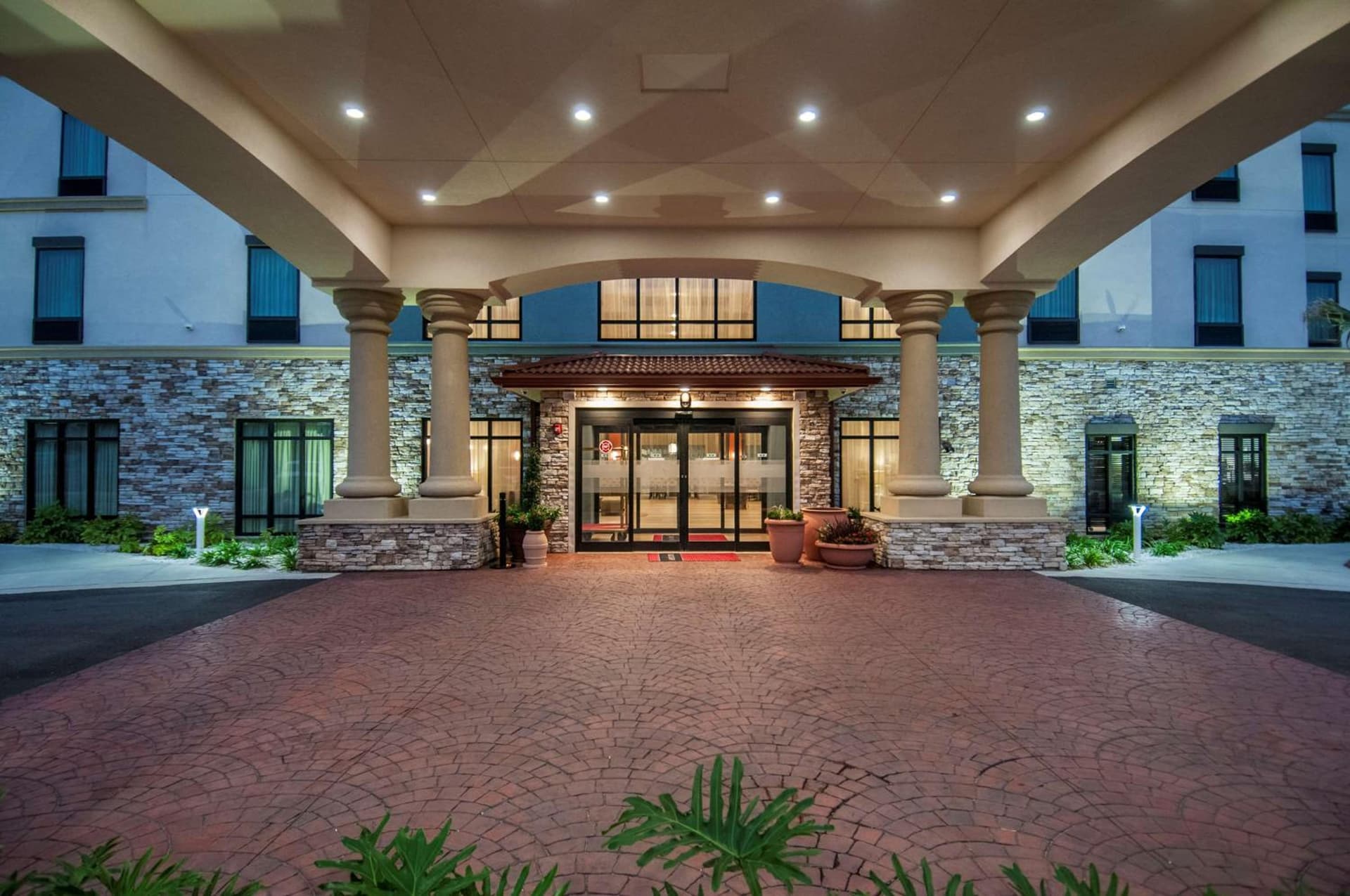 Hampton Inn & Suites Pensacola/I-10 Pine Forest Road interior in Pensacola, FL — gallery photo 2
