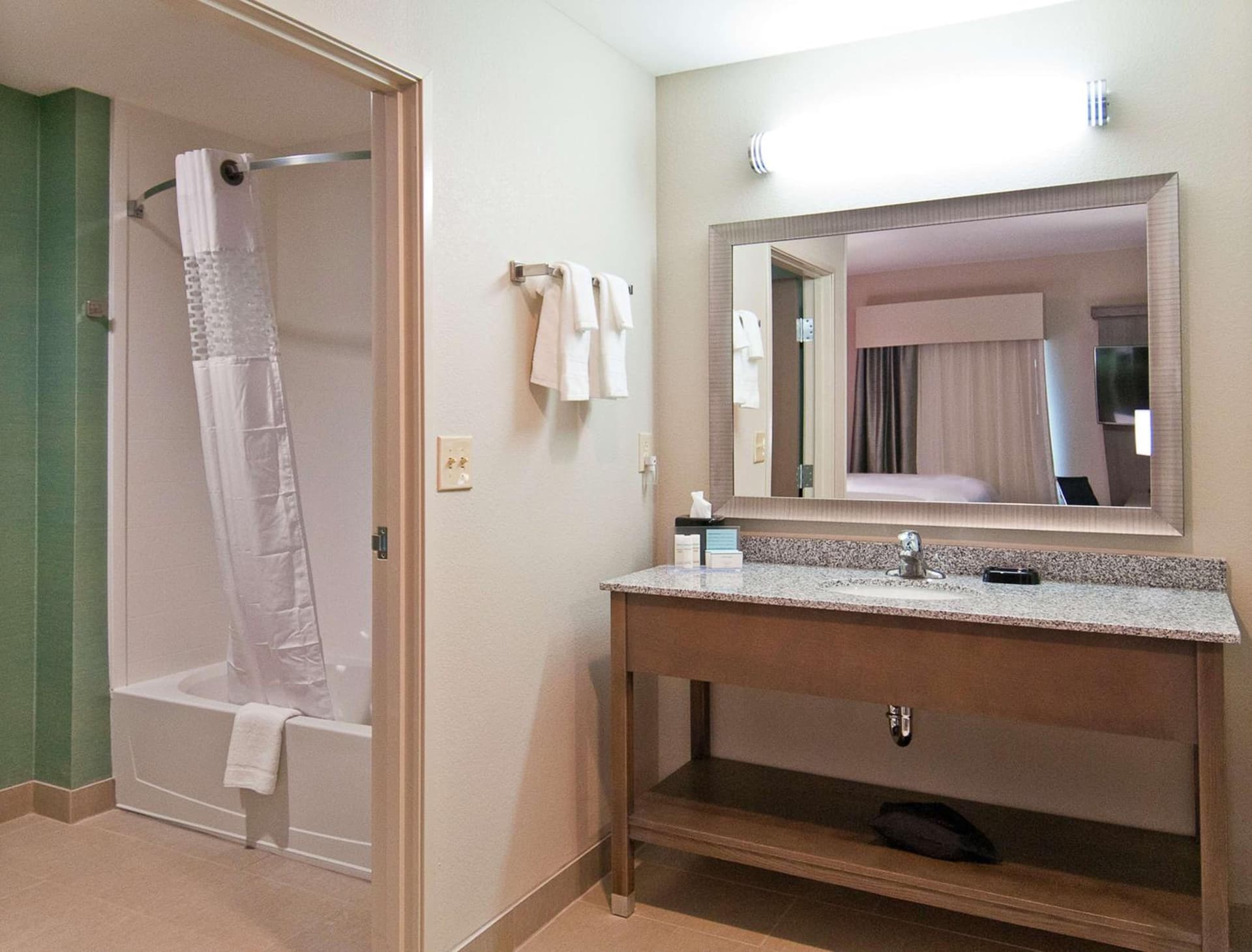 Hampton Inn & Suites Pensacola/I-10 Pine Forest Road gallery photo in Pensacola, FL — image 11