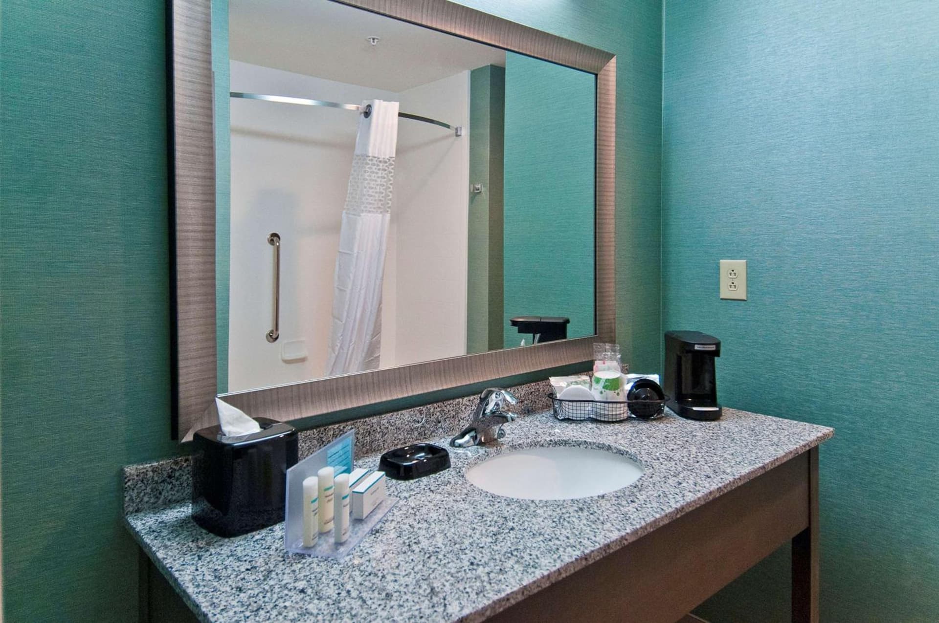 Hampton Inn & Suites Pensacola/I-10 Pine Forest Road gallery photo in Pensacola, FL — image 6