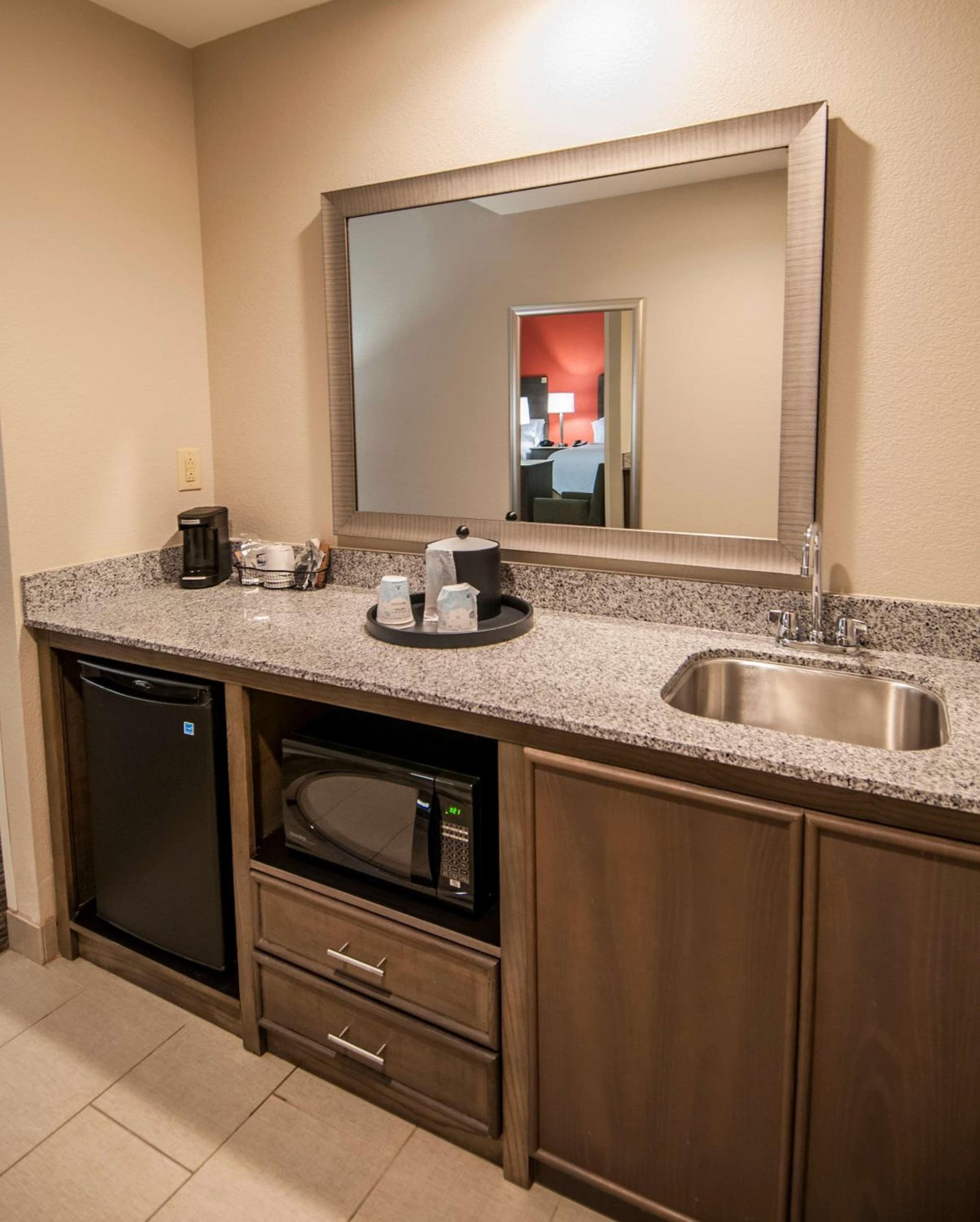 Hampton Inn & Suites Pensacola/I-10 Pine Forest Road gallery photo in Pensacola, FL — image 24