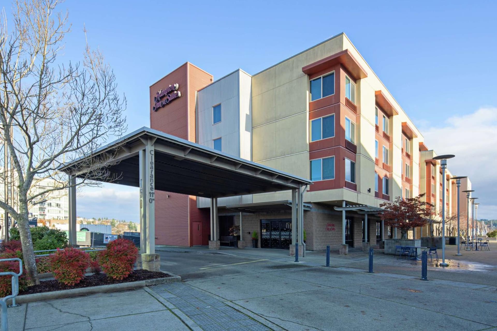 Hampton Inn & Suites Bremerton interior in Bremerton, WA — gallery photo 2