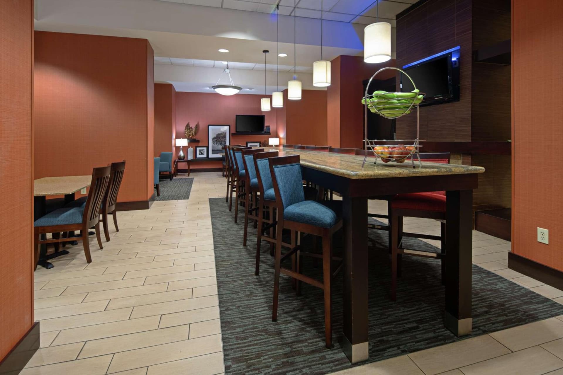 Hampton Inn & Suites Bremerton gallery photo in Bremerton, WA — image 9