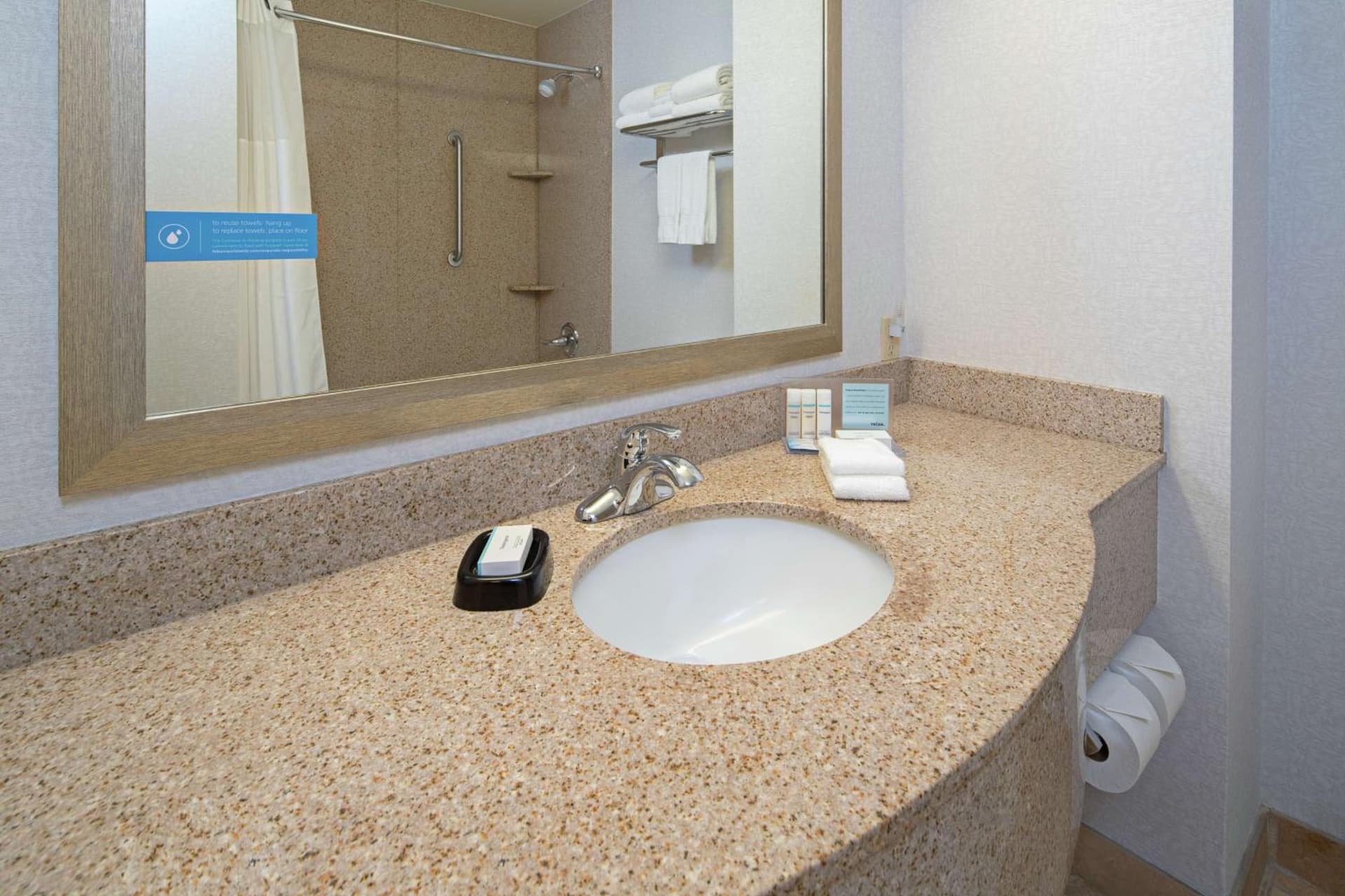 Hampton Inn & Suites Bremerton gallery photo in Bremerton, WA — image 16