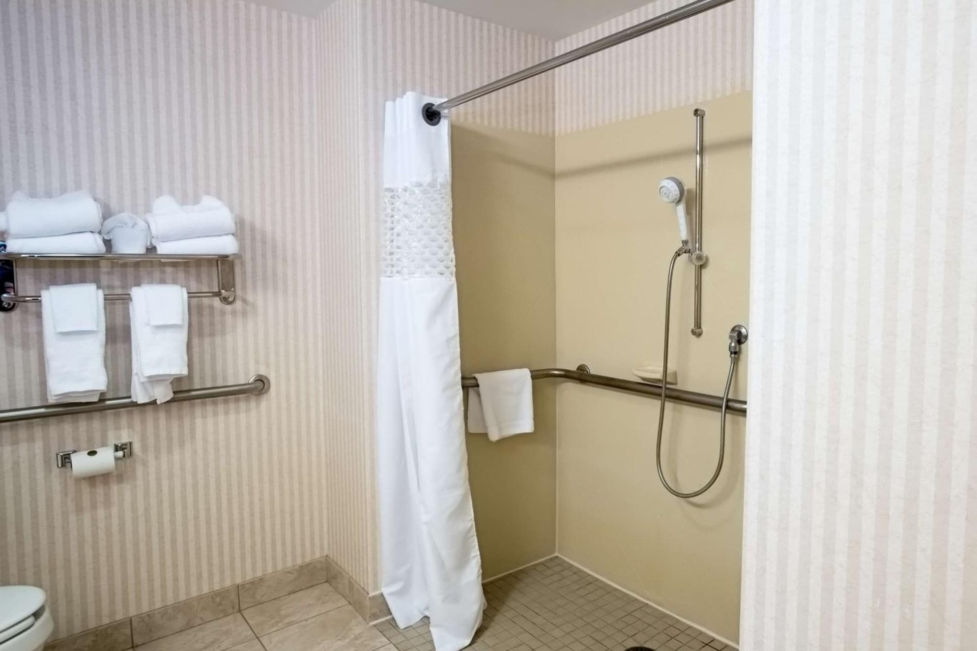 Hampton Inn Raynham-Taunton gallery photo in Raynham, MA — image 12
