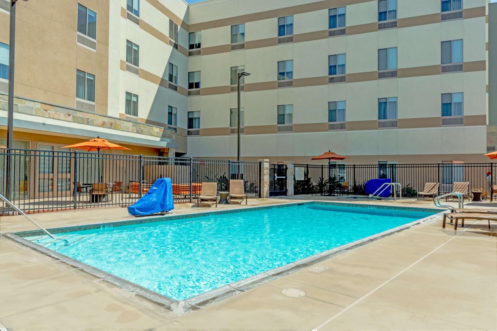 Hampton Inn & Suites Riverside/Corona East gallery photo in Riverside, CA — image 5
