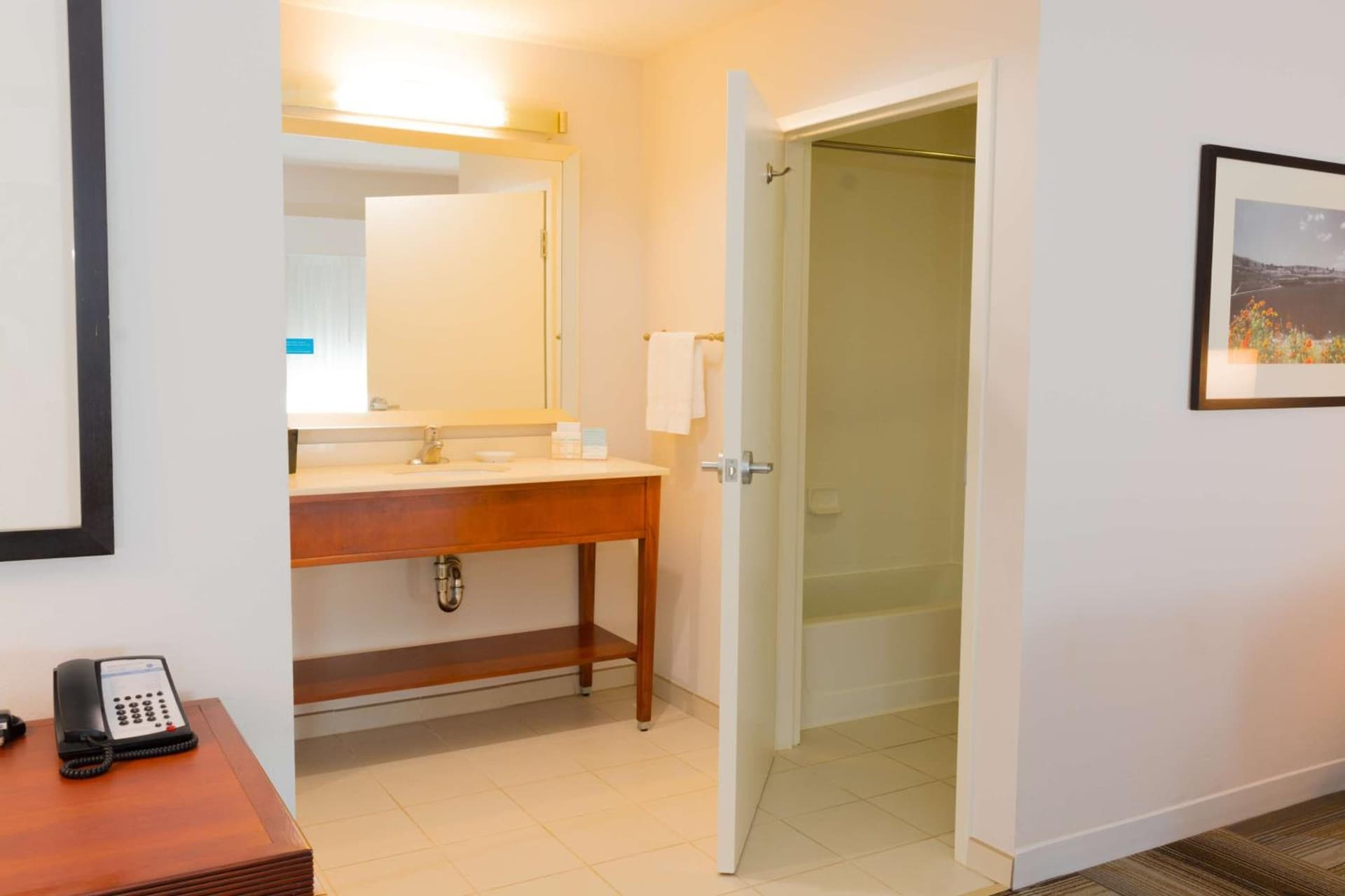 Hampton Inn & Suites Riverside/Corona East gallery photo in Riverside, CA — image 22