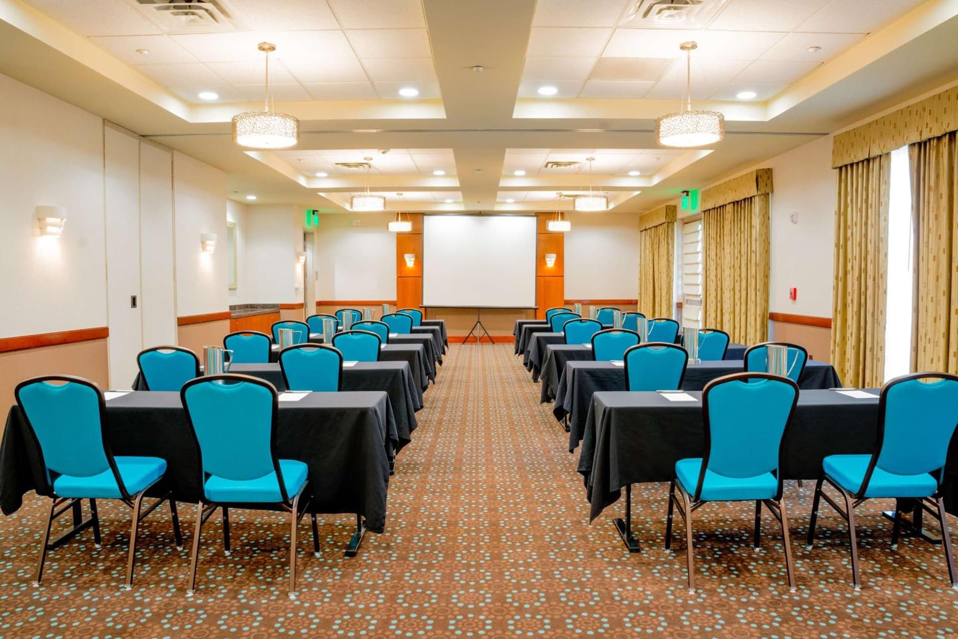 Hampton Inn & Suites Riverside/Corona East interior in Riverside, CA — gallery photo 2