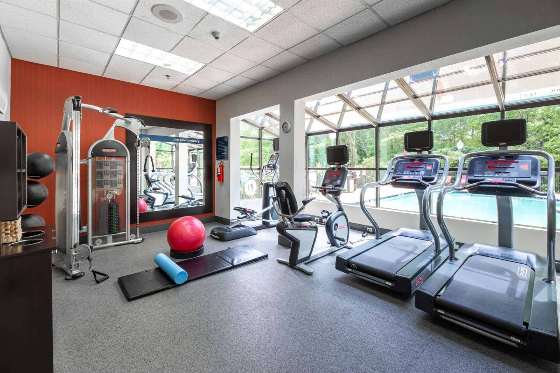 Hampton Inn & Suites Raleigh Cary Lenovo Center gallery photo in Cary, NC — image 17