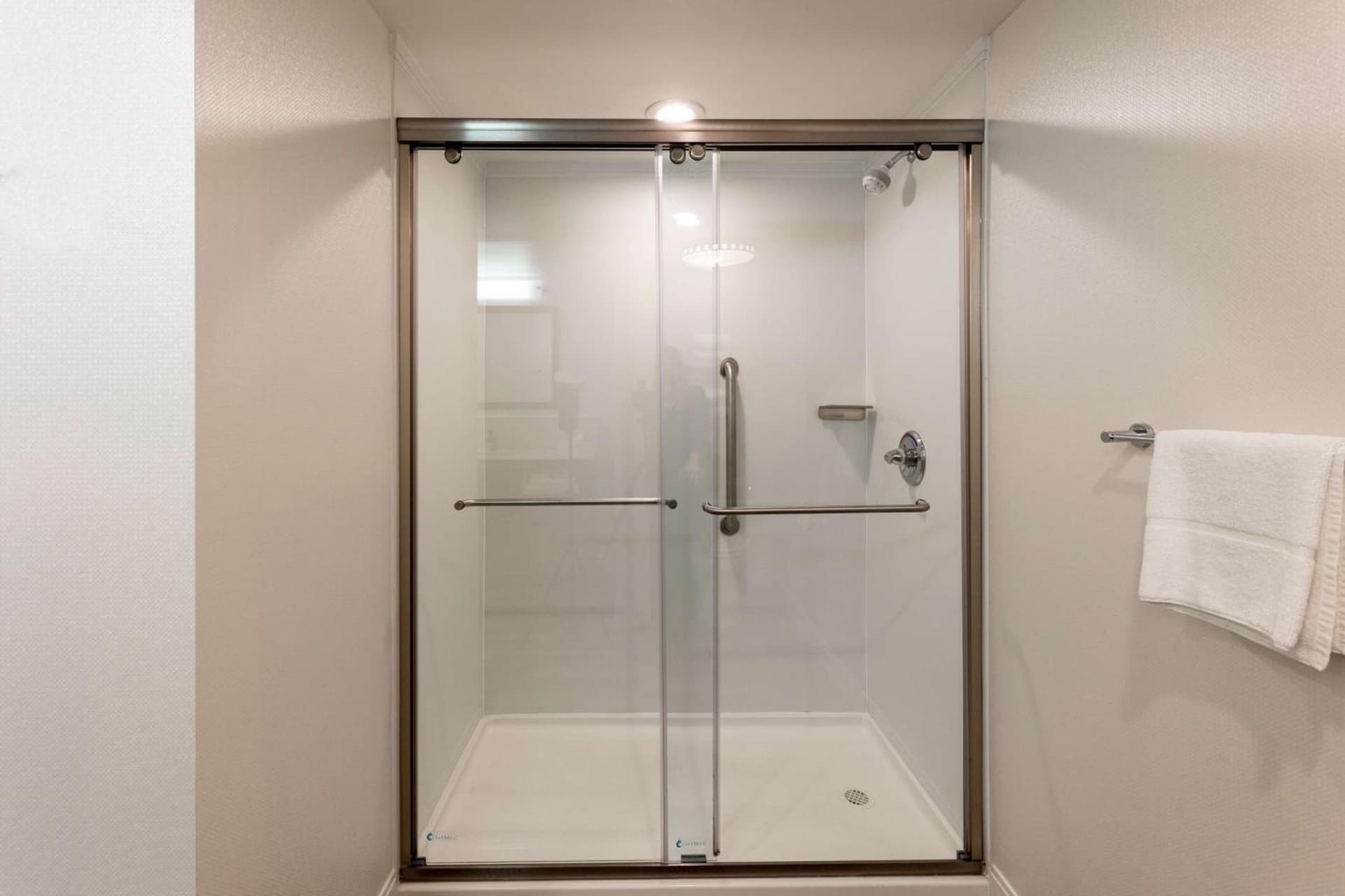Hampton Inn & Suites Raleigh Cary Lenovo Center gallery photo in Cary, NC — image 57
