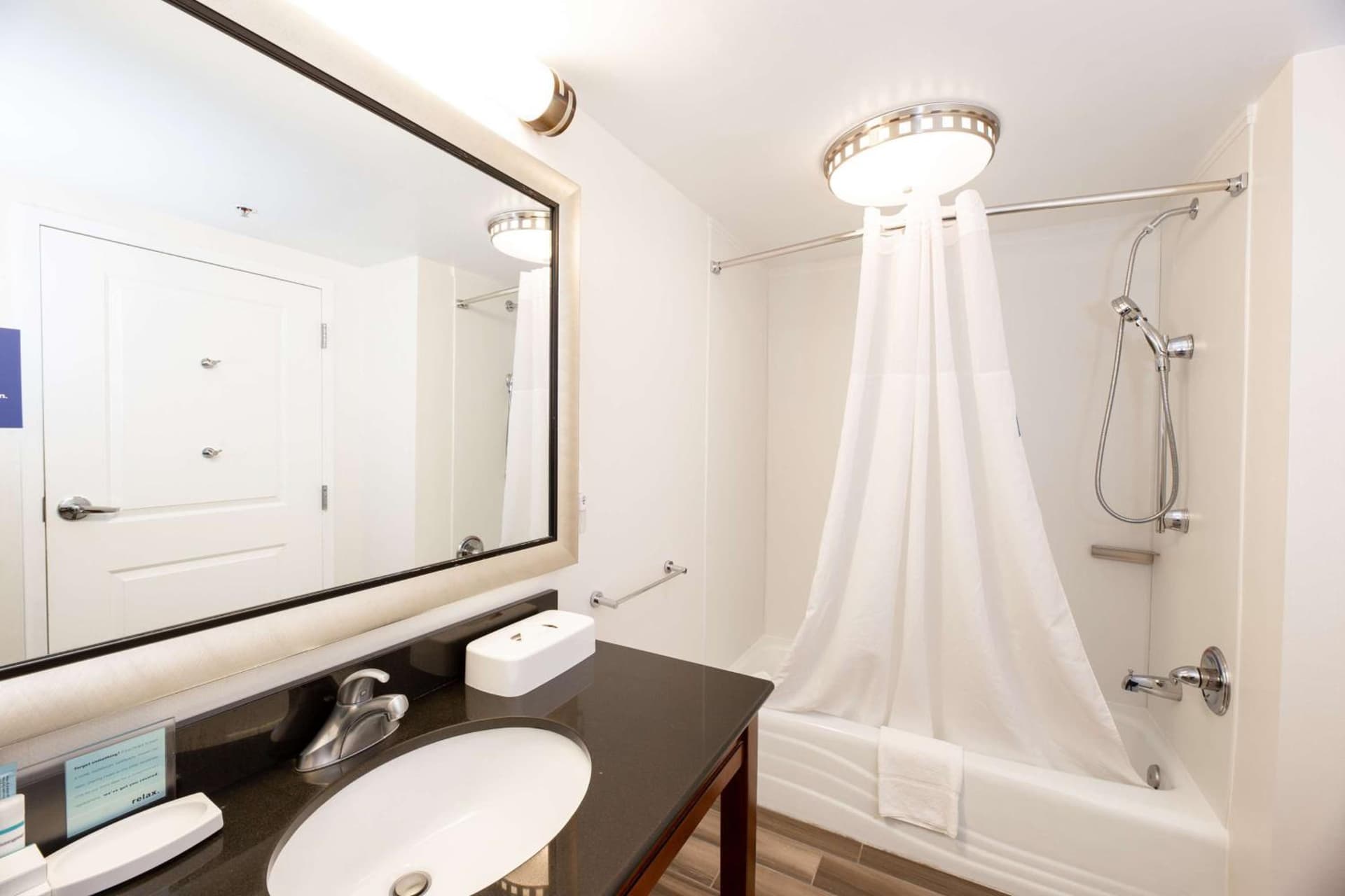 Hampton Inn & Suites Raleigh Cary Lenovo Center gallery photo in Cary, NC — image 20