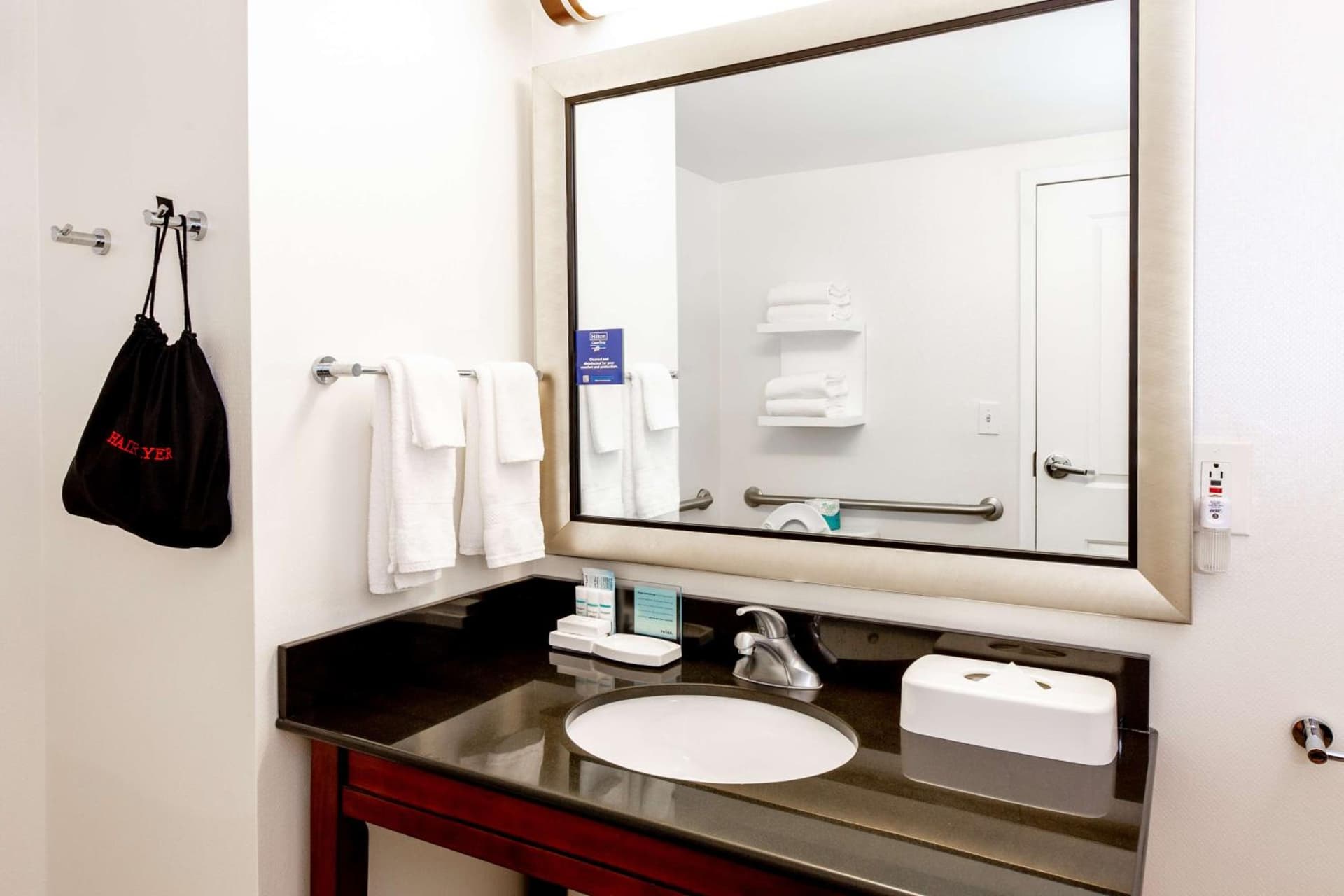 Hampton Inn & Suites Raleigh Cary Lenovo Center gallery photo in Cary, NC — image 21