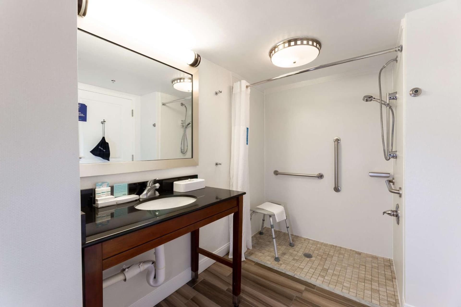 Hampton Inn & Suites Raleigh Cary Lenovo Center gallery photo in Cary, NC — image 47