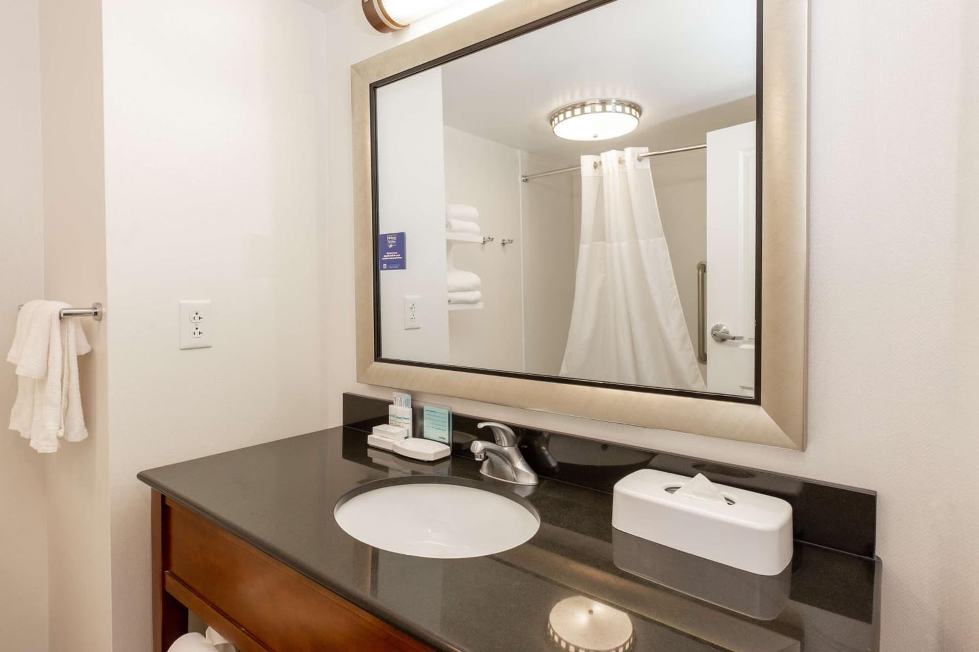 Hampton Inn & Suites Raleigh Cary Lenovo Center gallery photo in Cary, NC — image 49