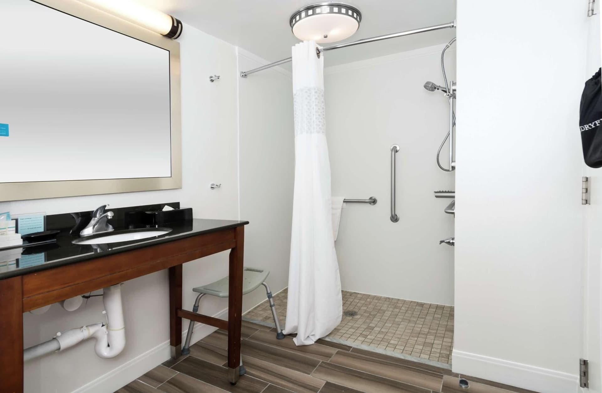 Hampton Inn & Suites Raleigh Cary Lenovo Center gallery photo in Cary, NC — image 29